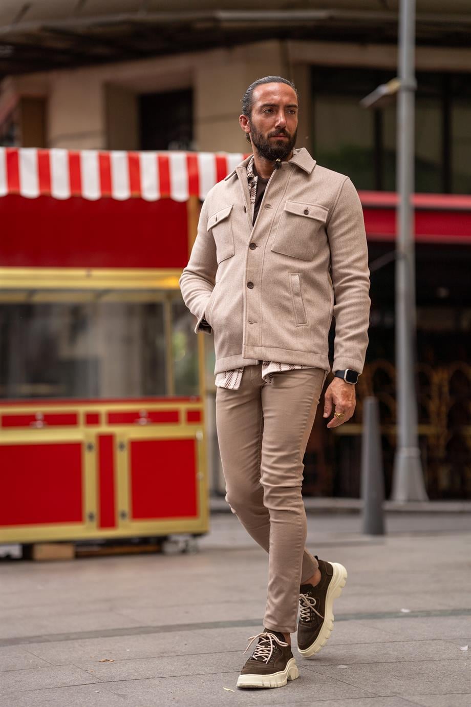 Short Cachet Coat With Side Pockets ürünü OUTERWEAR kategorisinde sizleri bekliyor.