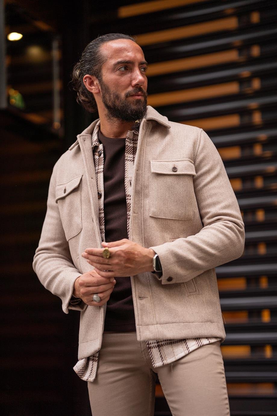 Short Cachet Coat With Side Pockets ürünü OUTERWEAR kategorisinde sizleri bekliyor.