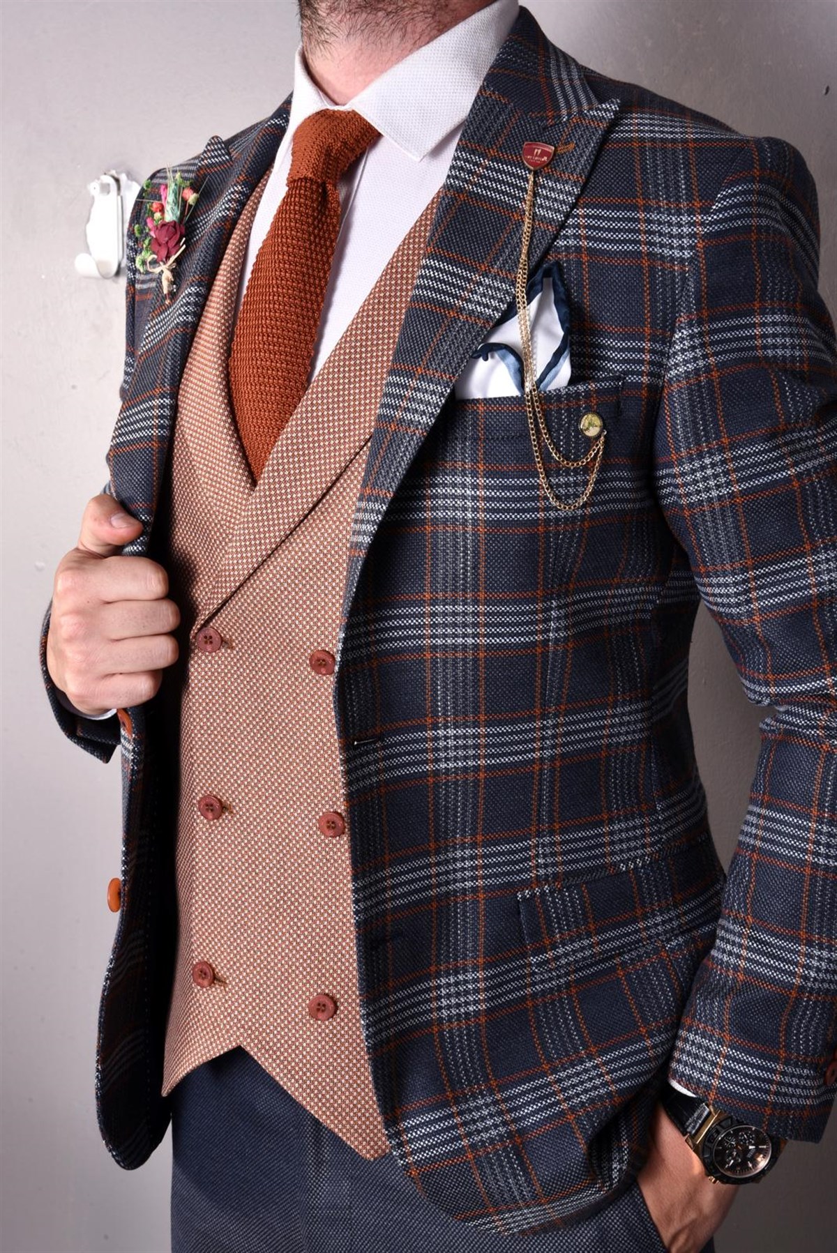 Füme Kiremt Renk Kombinli,Yelekli Takım Elbise Slim Fit | AgustiniYELEKLİ TAKIM ELBİSEAGUSTİNİYtk1104AGUSTİNİFüme Renk Ekose Kombinli Takım Elbise Modelleri ve Fiyatları | Agustini