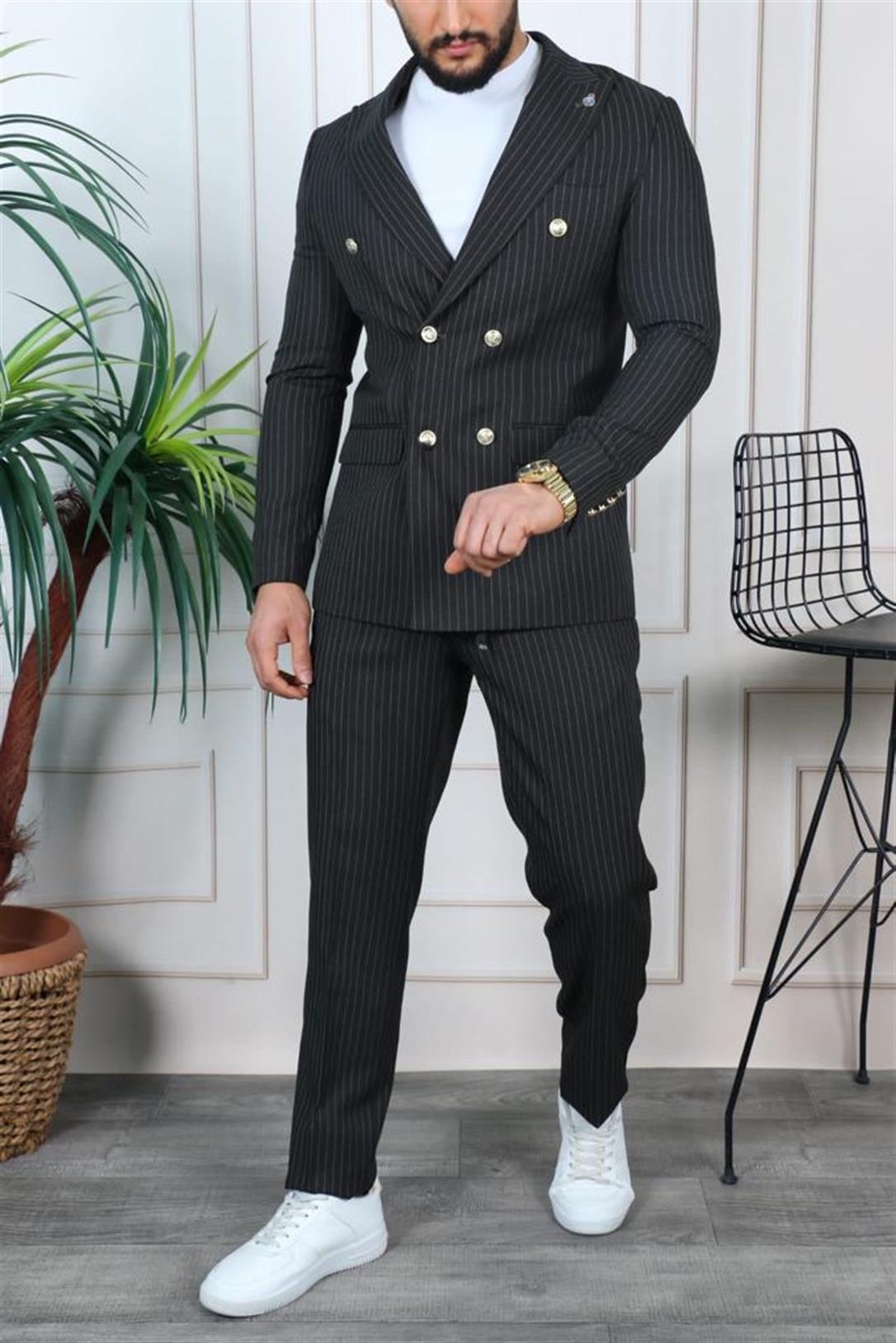 Siyah Beyaz Çizgili Kruvaze Jogger Pantolonlu Sivri Yaka Takım  Elbise Slim Fit | AgustiniTAKIM ELBİSEAGUSTİNİTk1604AGUSTİNİSiyah Beyaz Çizgili Kruvaze Jogger Pantolonlu Sivri Yaka Takım  Elbise Slim Fit | Agustini