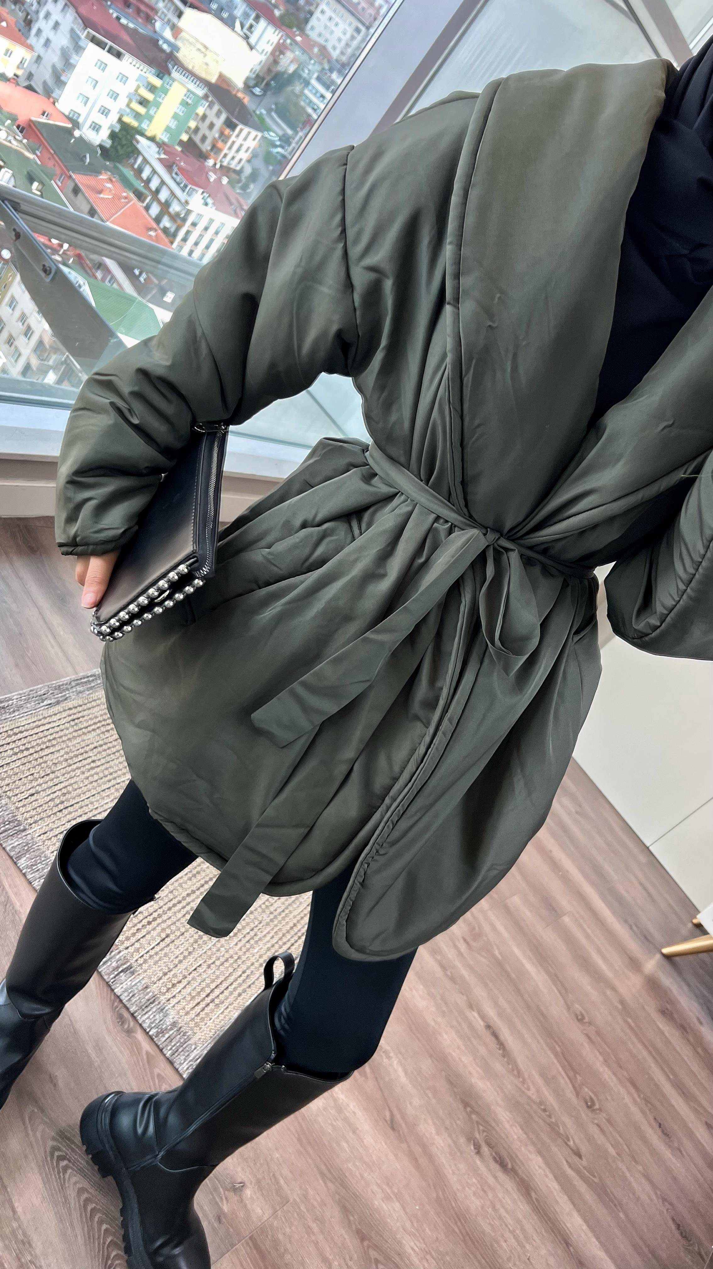 Düz Kuşaklı Şişme Mont YeşilDubaiShowroomDIŞ GİYİM05912