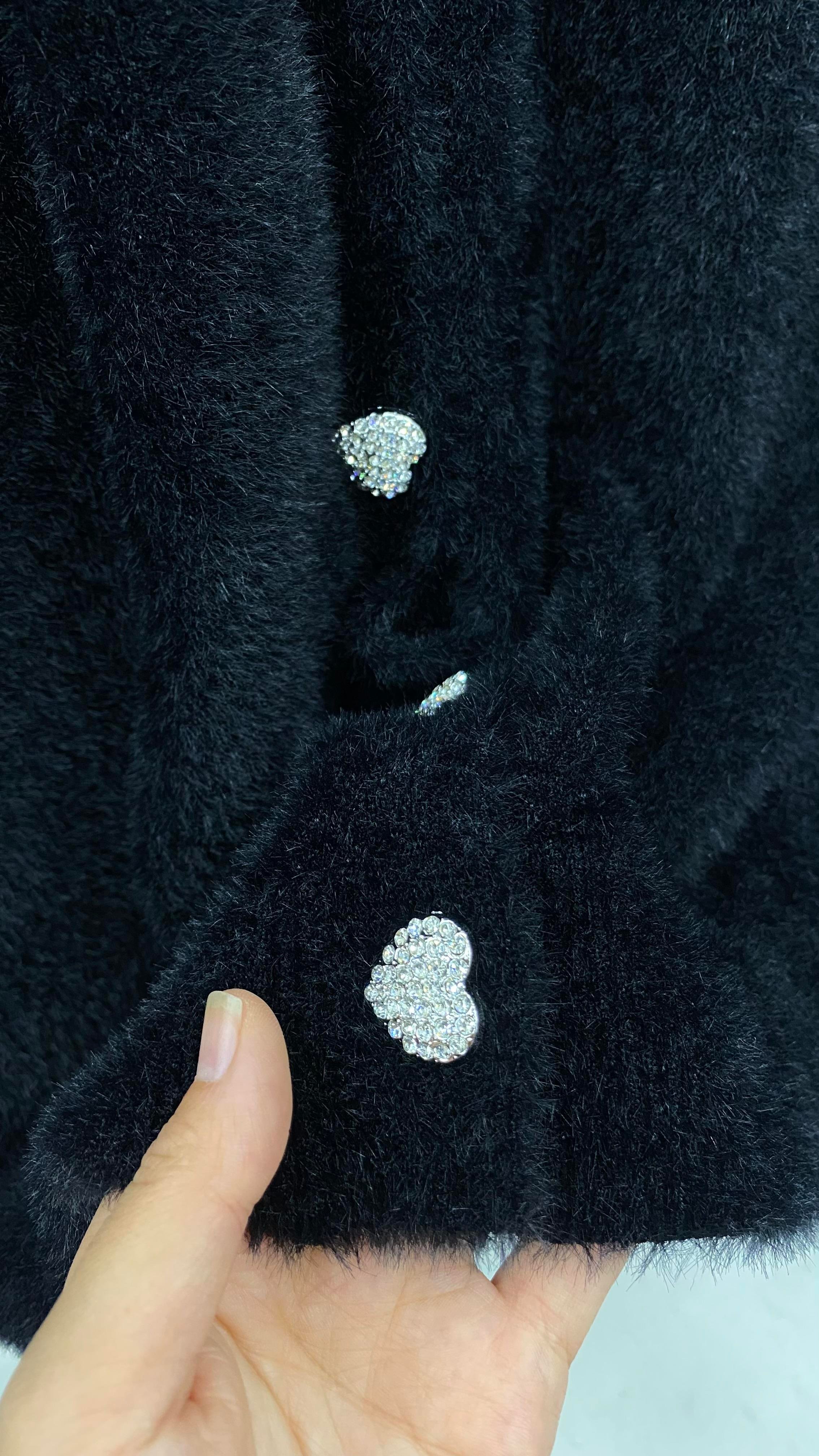 Kalp Düğmeli Yumoş hırka SiyahDubaiShowroomTAKIM97979