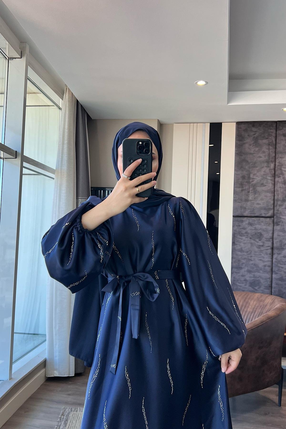 Üzeri Taş Detay Saten Elbise LacivertDubaiShowroomELBİSELER01146
