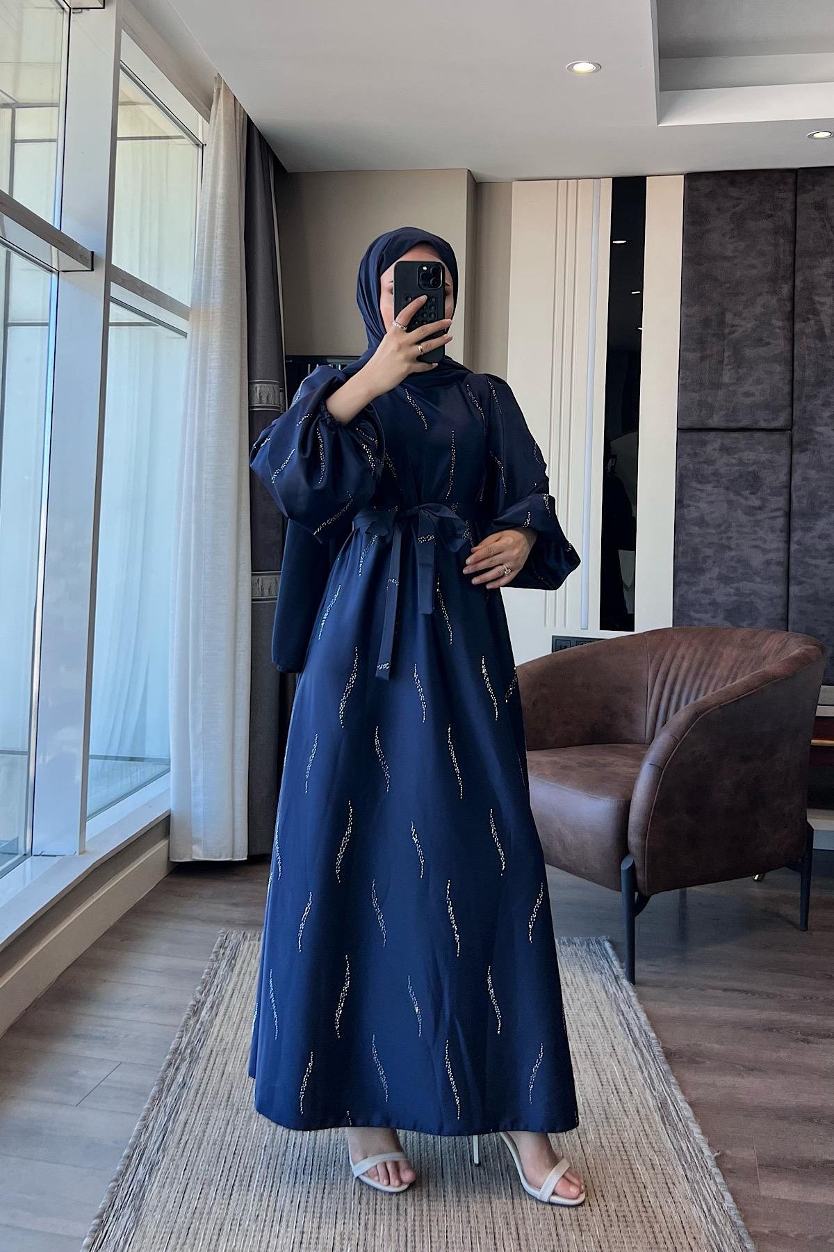 Üzeri Taş Detay Saten Elbise LacivertDubaiShowroomELBİSELER01146