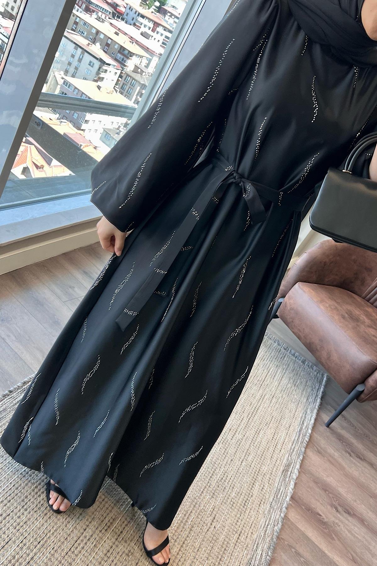 Üzeri Taş Detay Saten Elbise SiyahDubaiShowroomELBİSELER01146