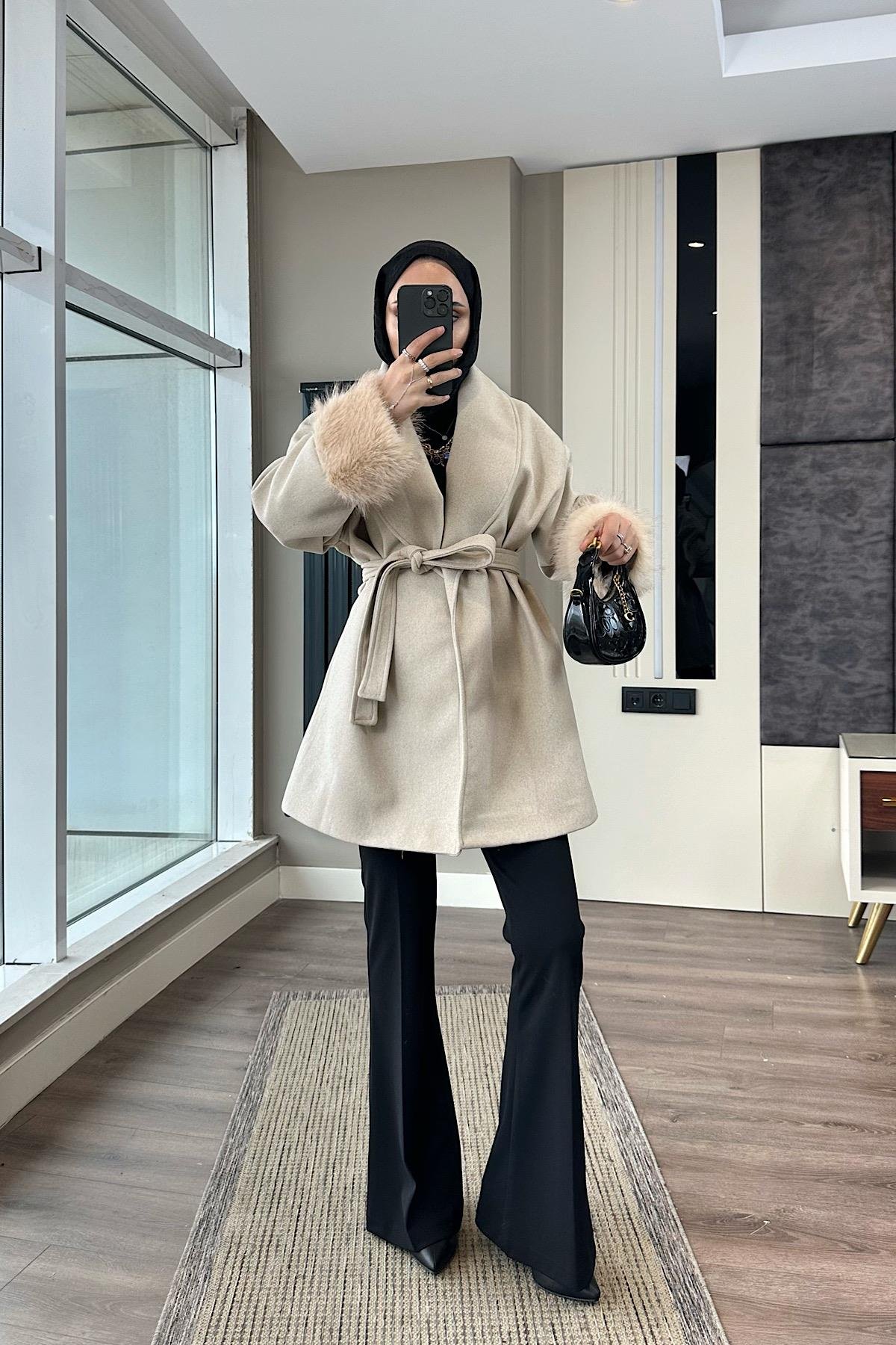 Kolu Kürklü Astarlı Kaşe Kaban BejDubaiShowroomDIŞ GİYİM514539