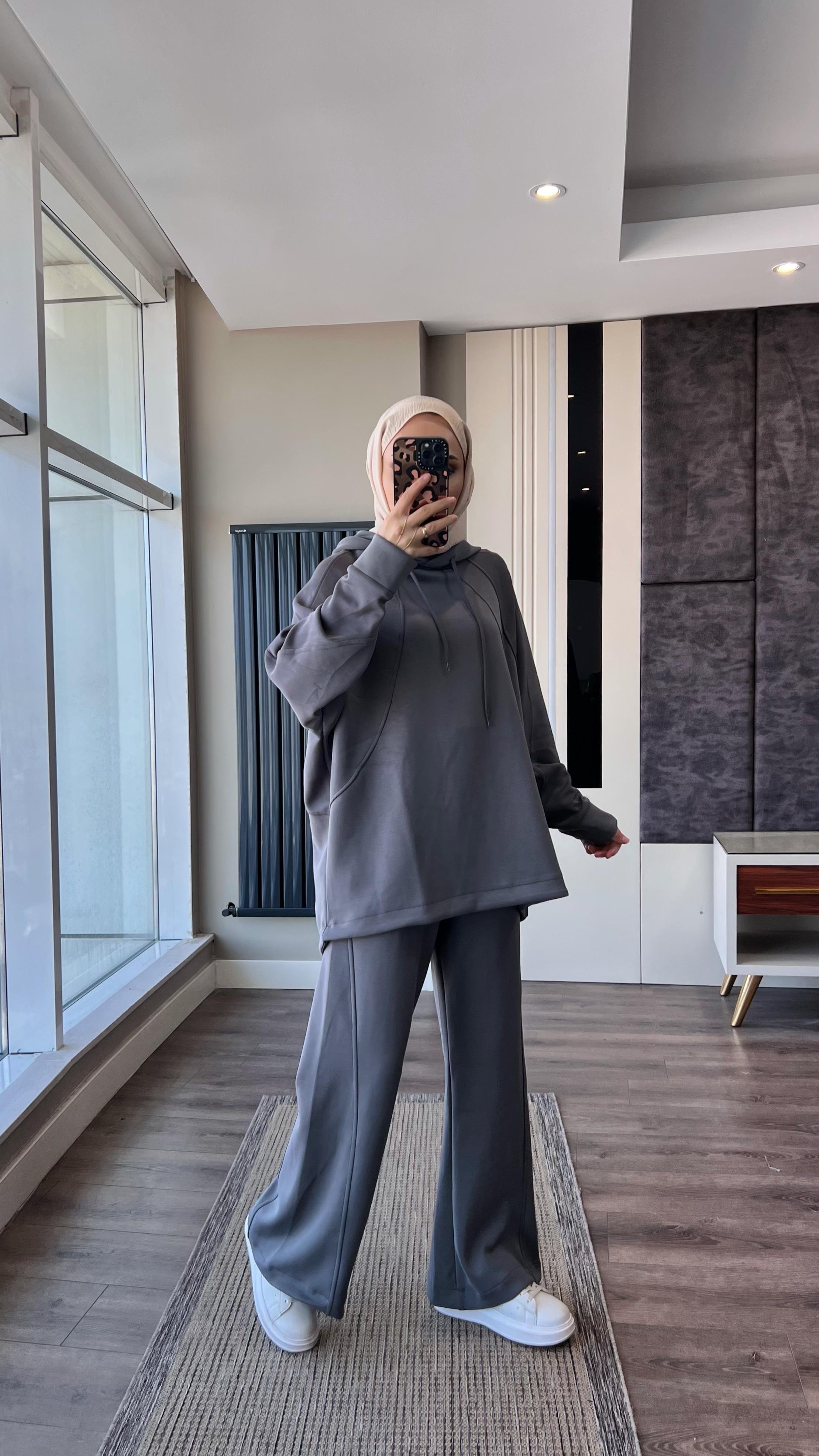 Modal Skuba Takım GriDubaiShowroomTAKIM02267
