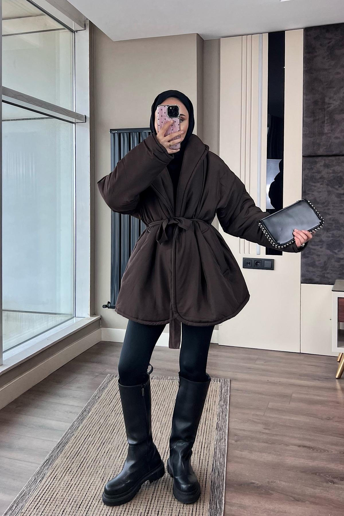 Düz Kuşaklı Şişme Mont Kahverengi DubaiShowroomDIŞ GİYİM05912
