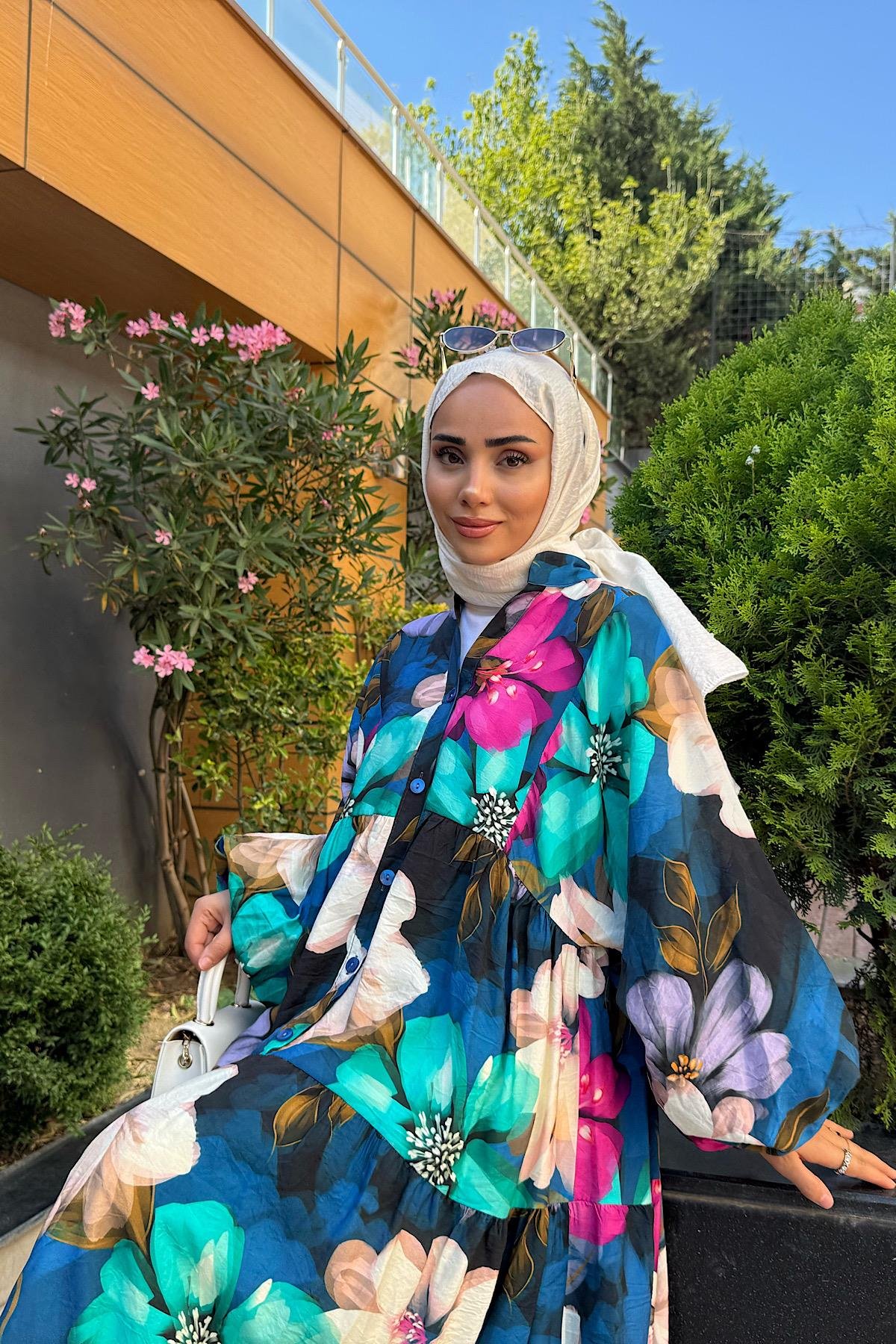 Çiçek desenli yarım patlı elbiseDubaiShowroomELBİSELER01551