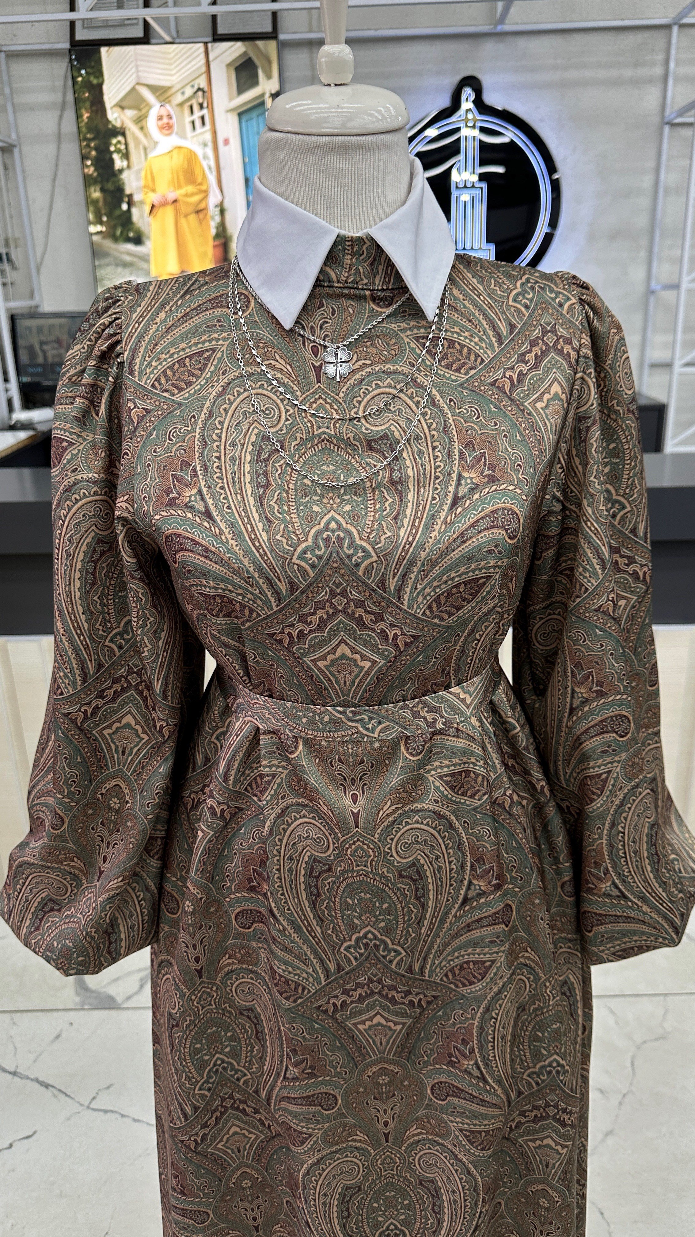 Şal Desen Saten Elbise Kahve-YeşilDubaiShowroomELBİSELER01197