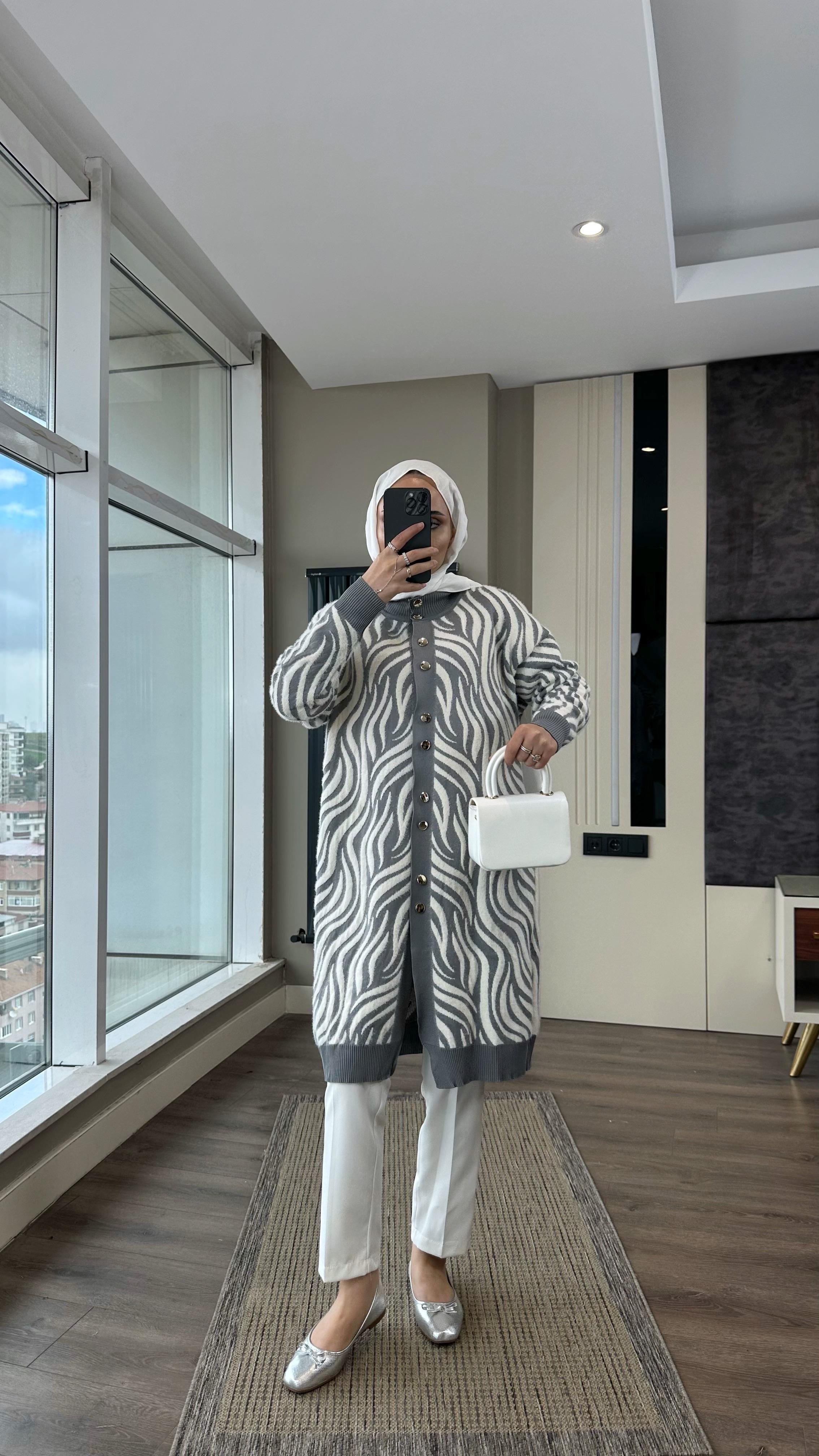 Zebra Desen Yumoş Hırka GriDubaiShowroomDIŞ GİYİM08581