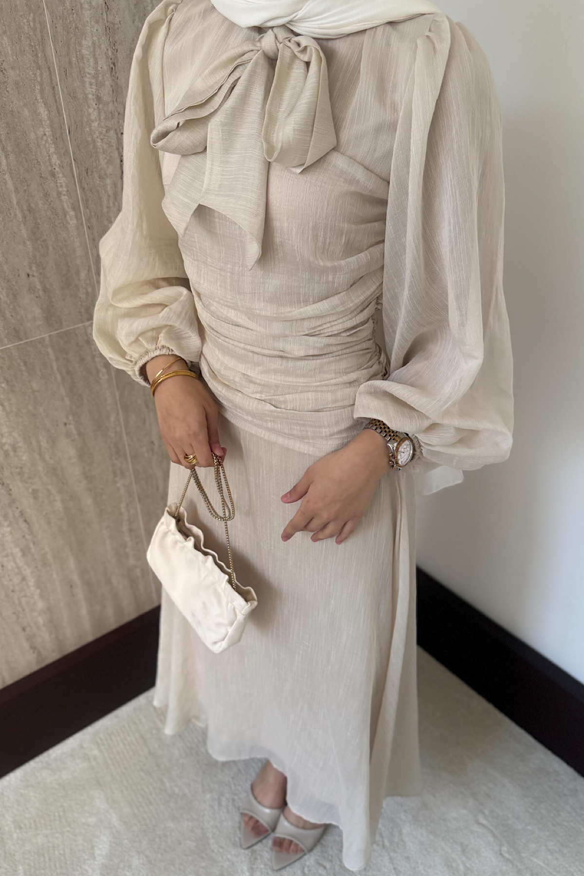 Belden Oturtmalı Elbise TaşDubaiShowroomELBİSELER01914