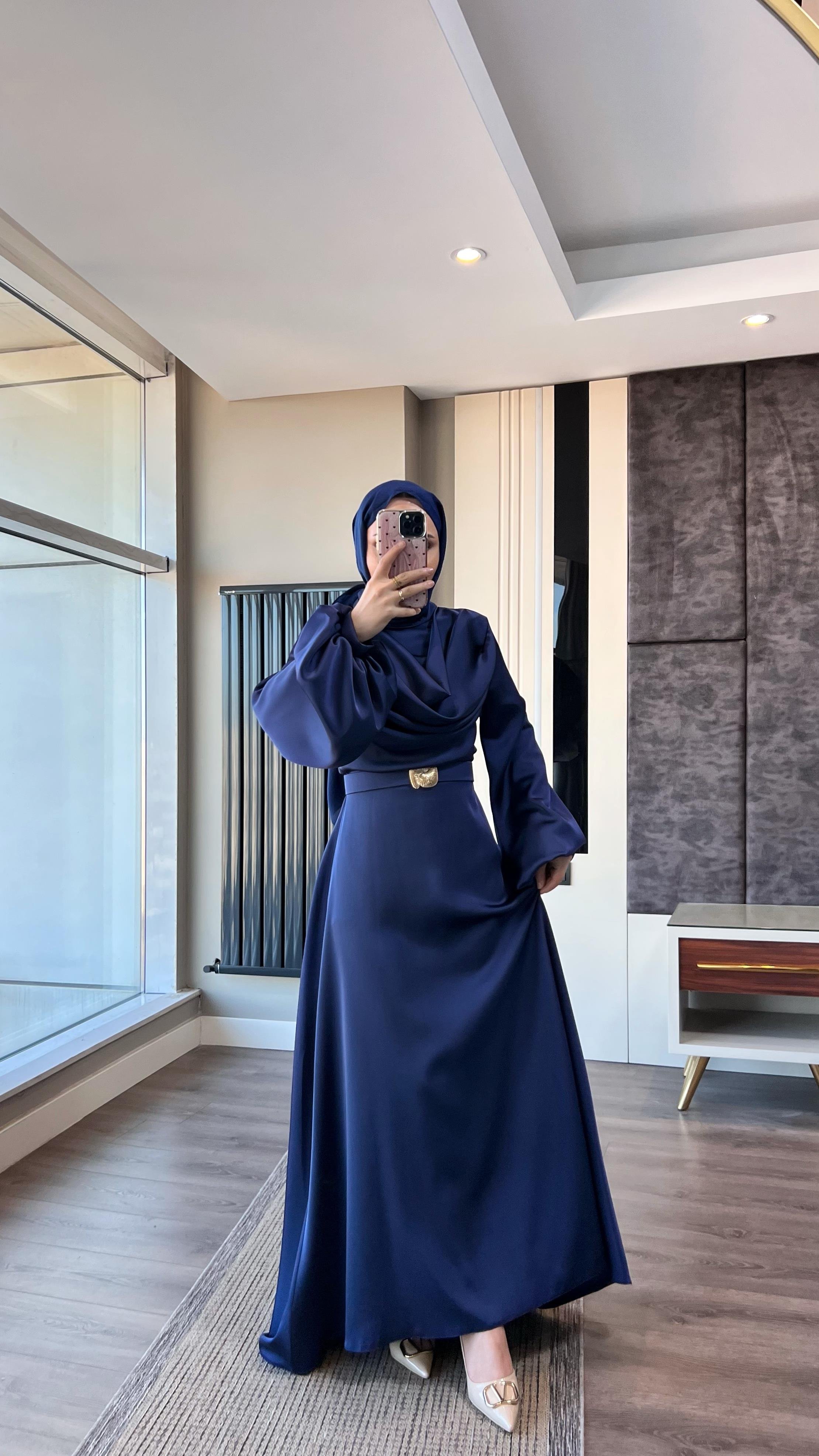 Kemerli Kuyruklu Saten Elbise LacivertDubaiShowroomELBİSELER01162 