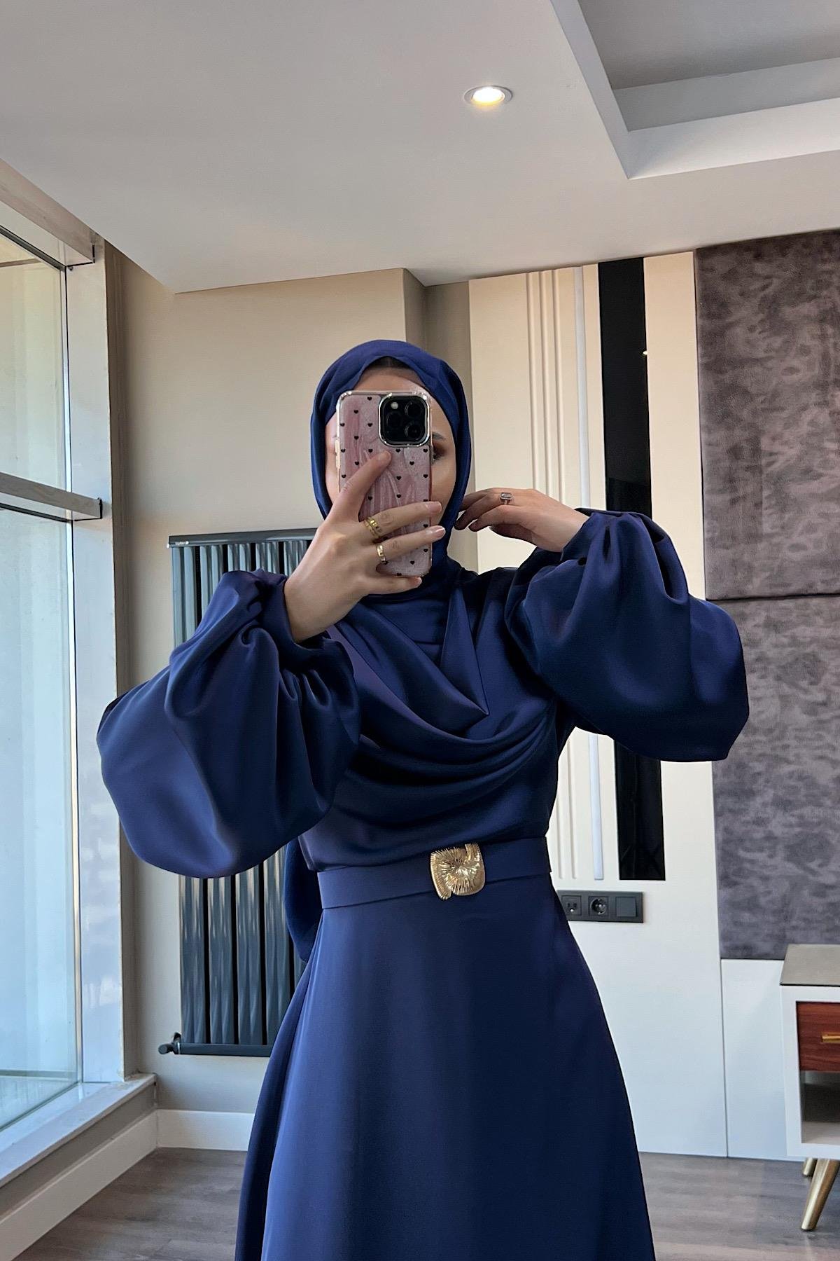 Kemerli Kuyruklu Saten Elbise LacivertDubaiShowroomELBİSELER01162 