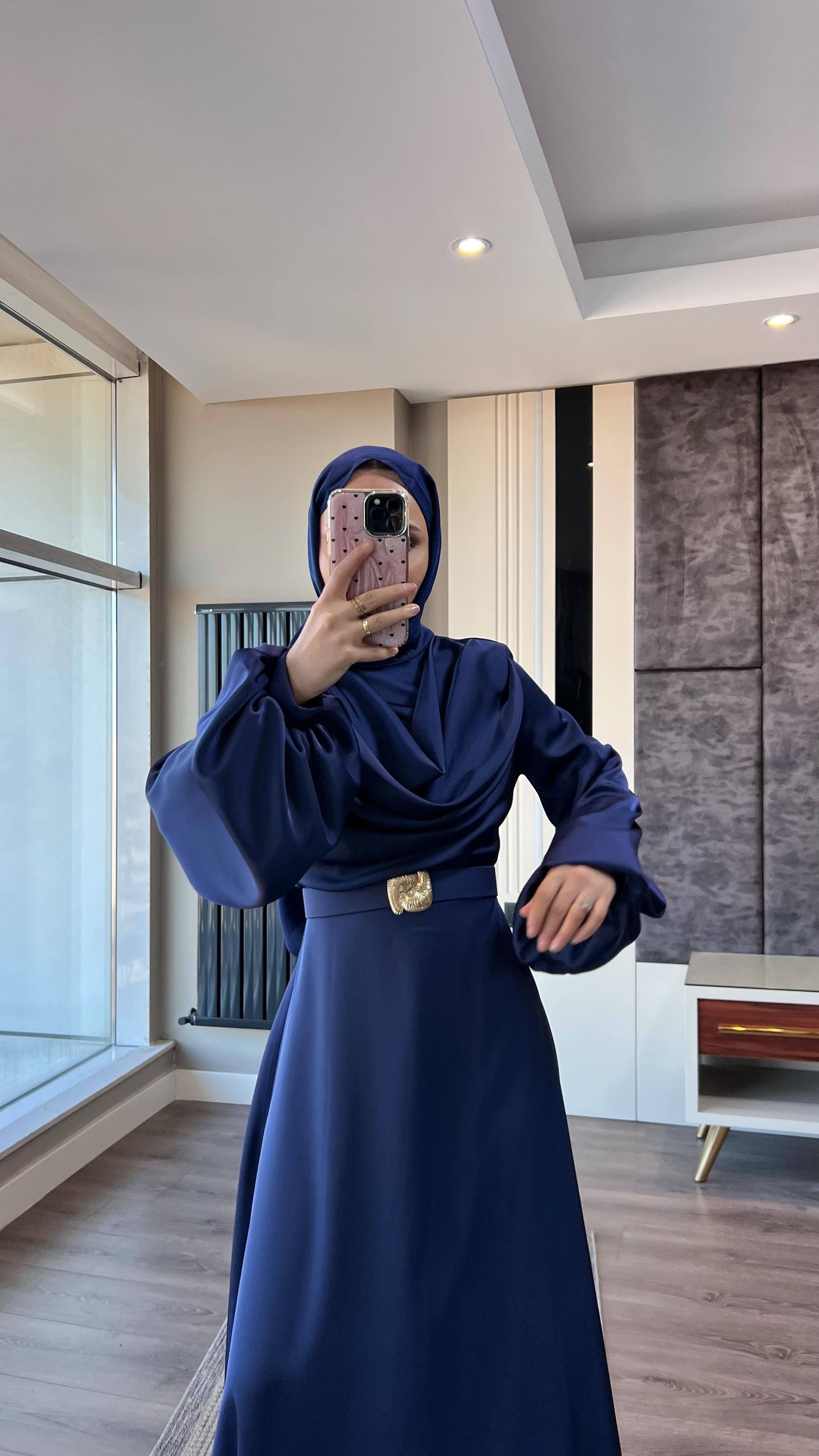 Kemerli Kuyruklu Saten Elbise LacivertDubaiShowroomELBİSELER01162 