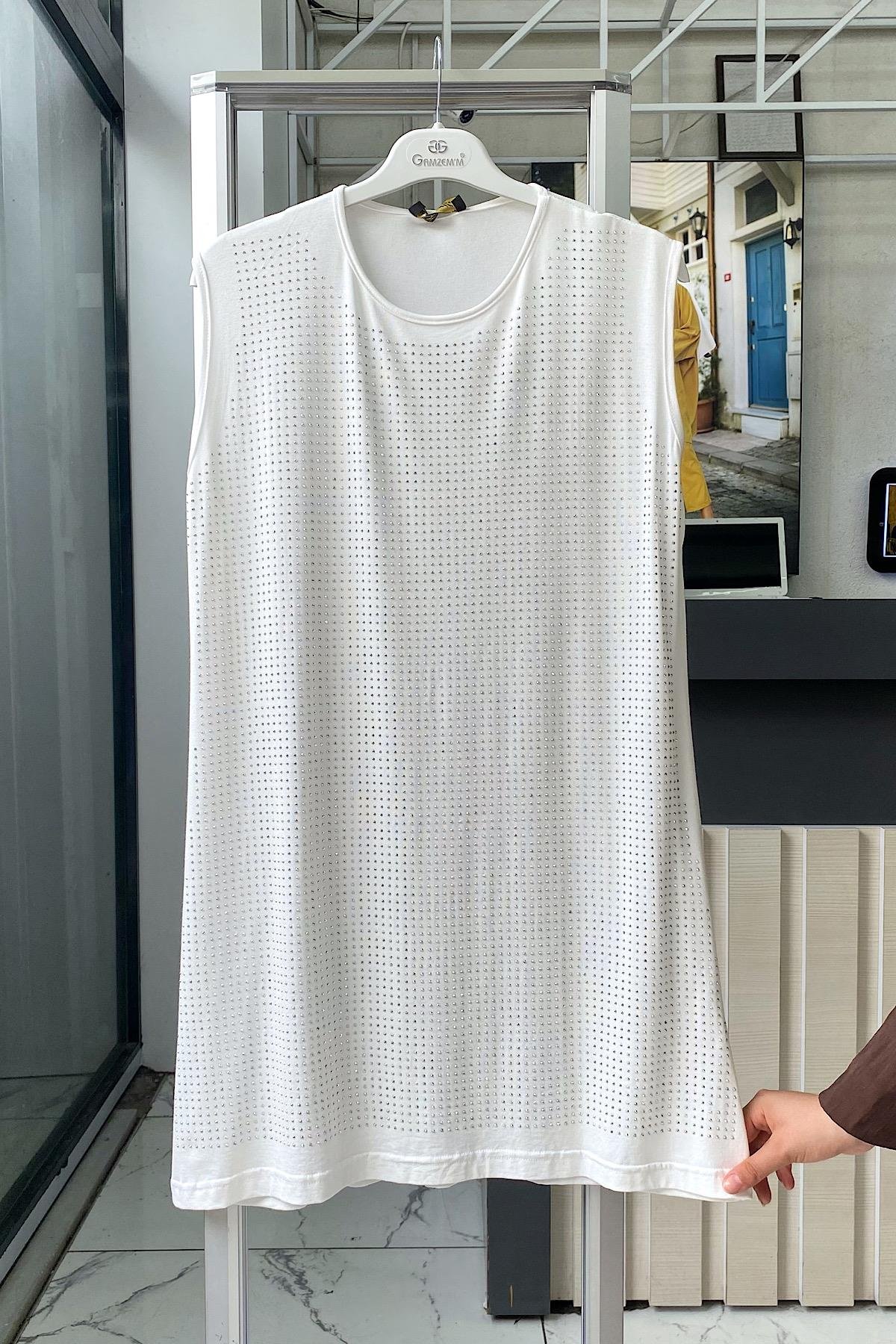 Önü Taşlı İçlik BeyazDubaiShowroomÜST GİYİM0188962 BYZ