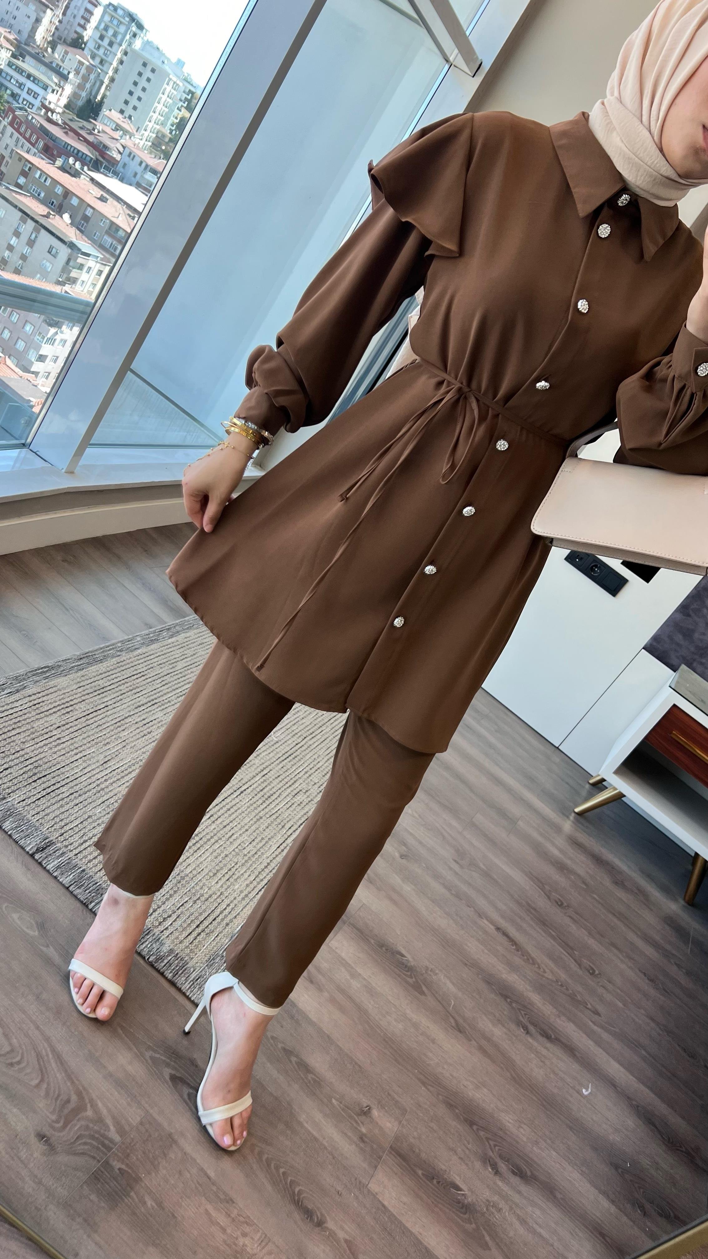 Kolları Volanlı Takım KahverengiDubaiShowroomTAKIM01542-KHVRNGİ