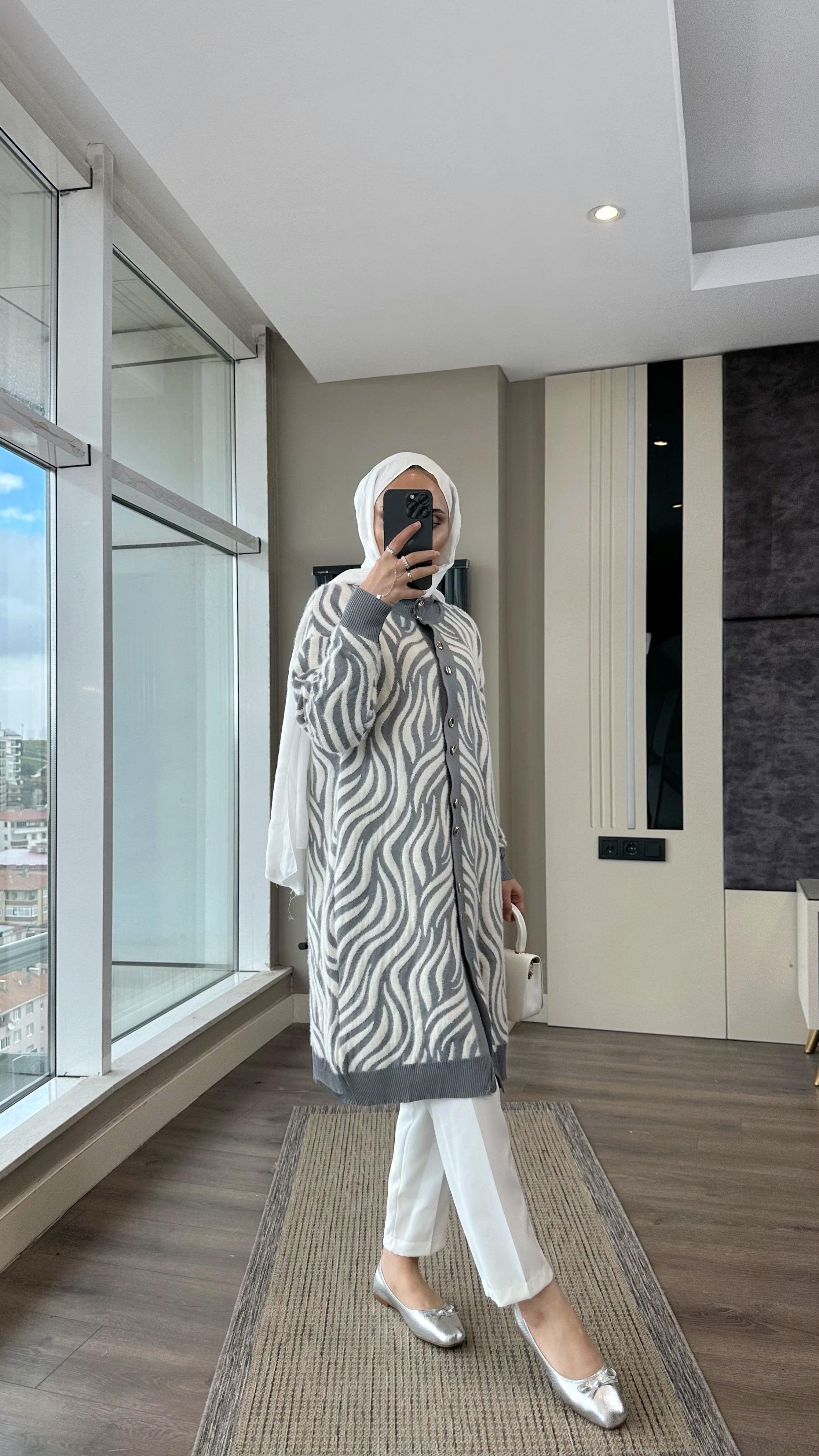 Zebra Desen Yumoş Hırka GriDubaiShowroomDIŞ GİYİM08581