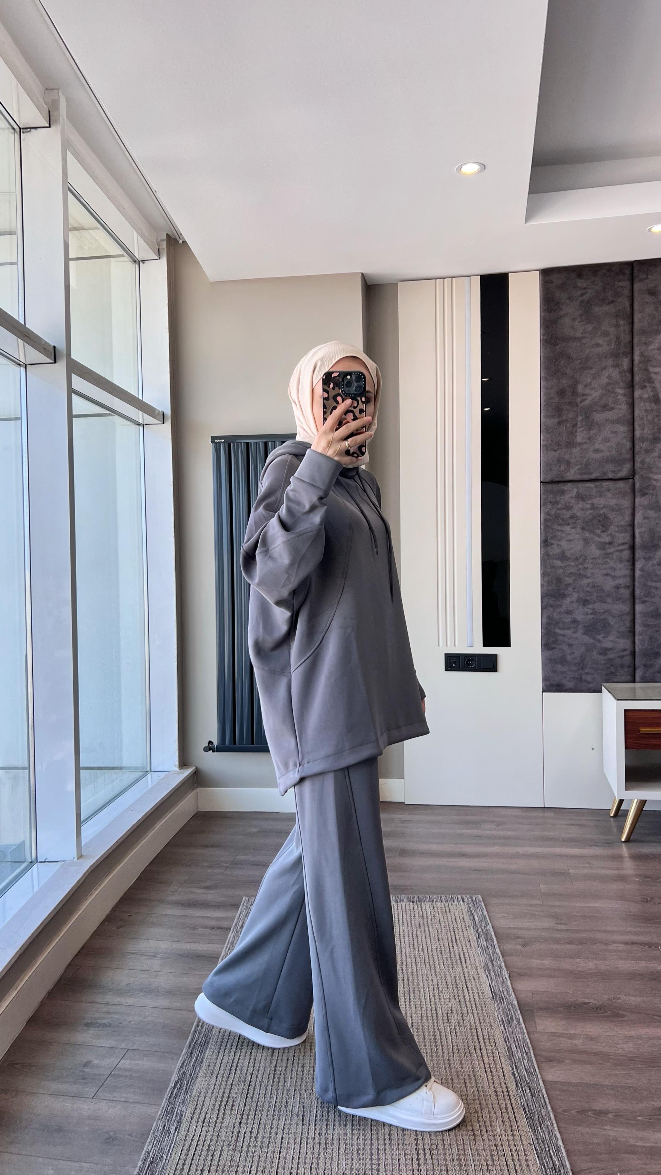 Modal Skuba Takım GriDubaiShowroomTAKIM02267