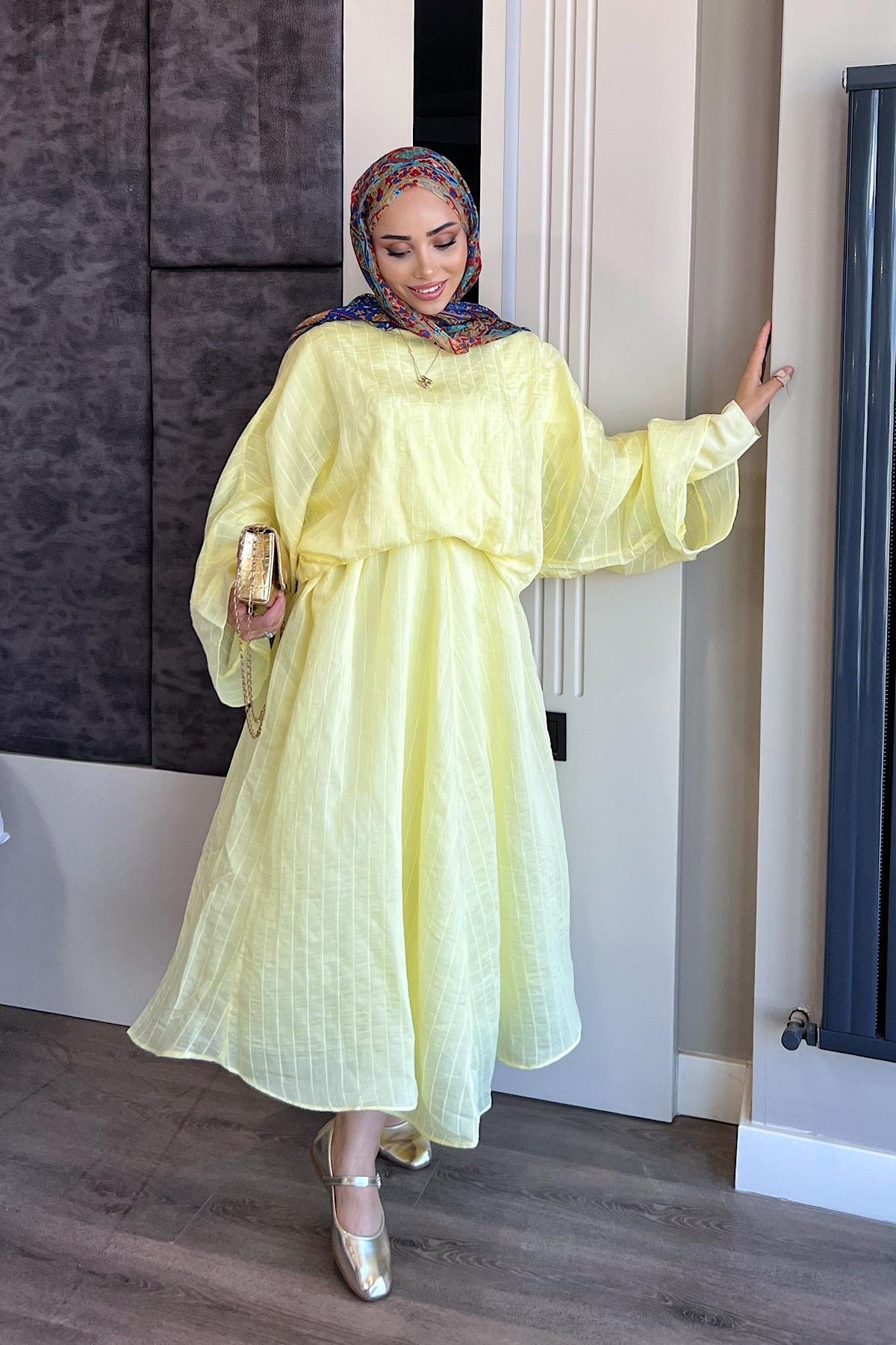 Arkası Fiyonklu Takım SarıDubaiShowroomTAKIM5002325-SR