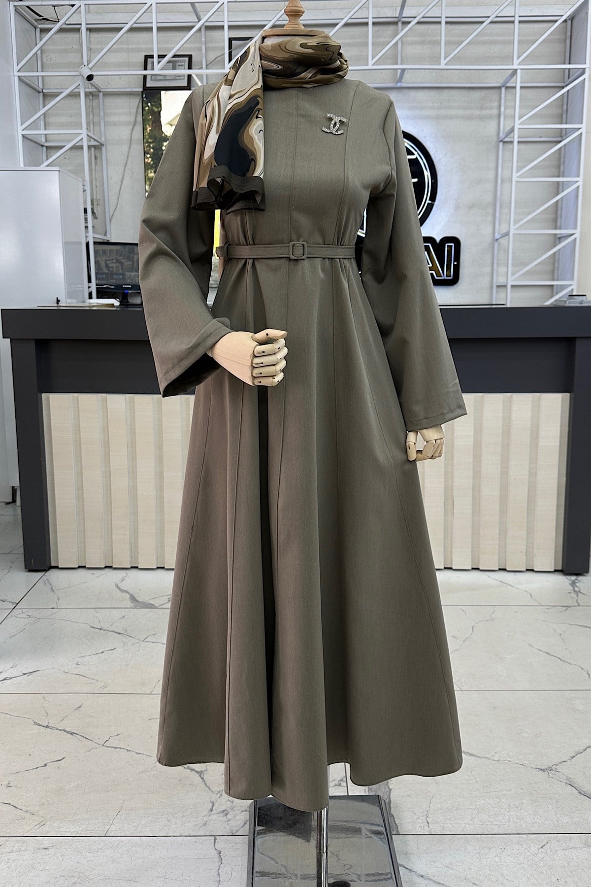 Belden oturtmalı kemerli ElbiseDubaiShowroomELBİSELER08359