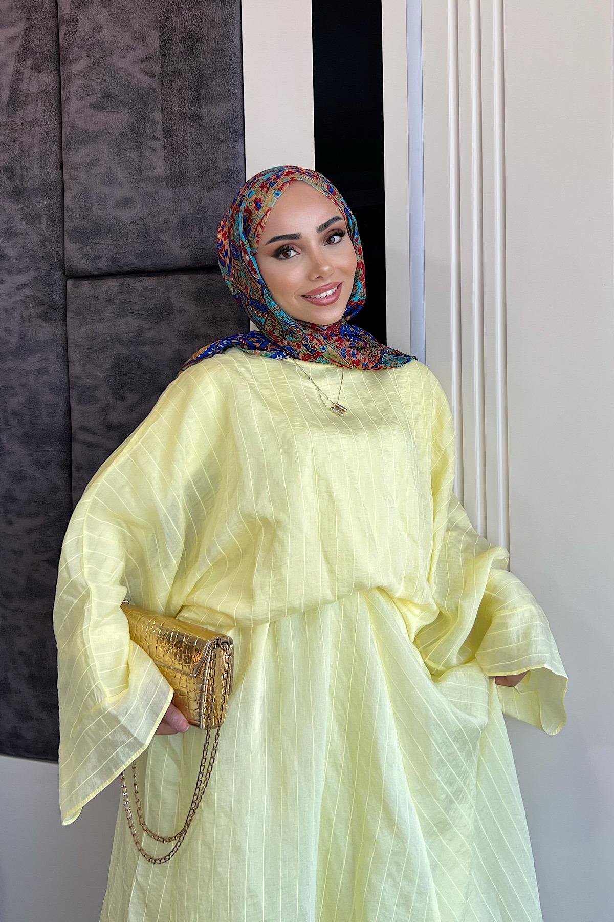 Arkası Fiyonklu Takım SarıDubaiShowroomTAKIM5002325-SR