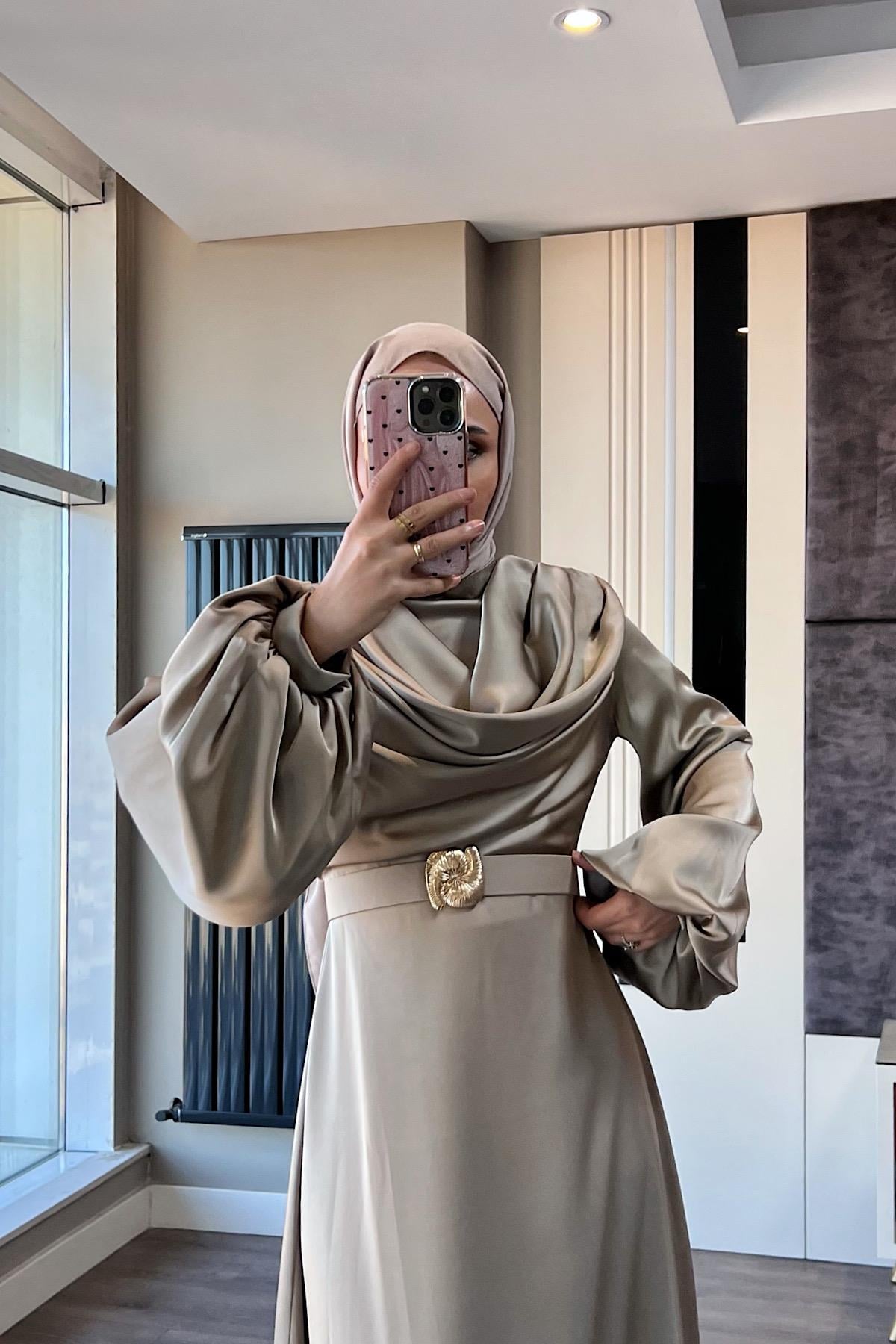 Kemerli Kuyruklu Saten Elbise VizonDubaiShowroomELBİSELER01162 
