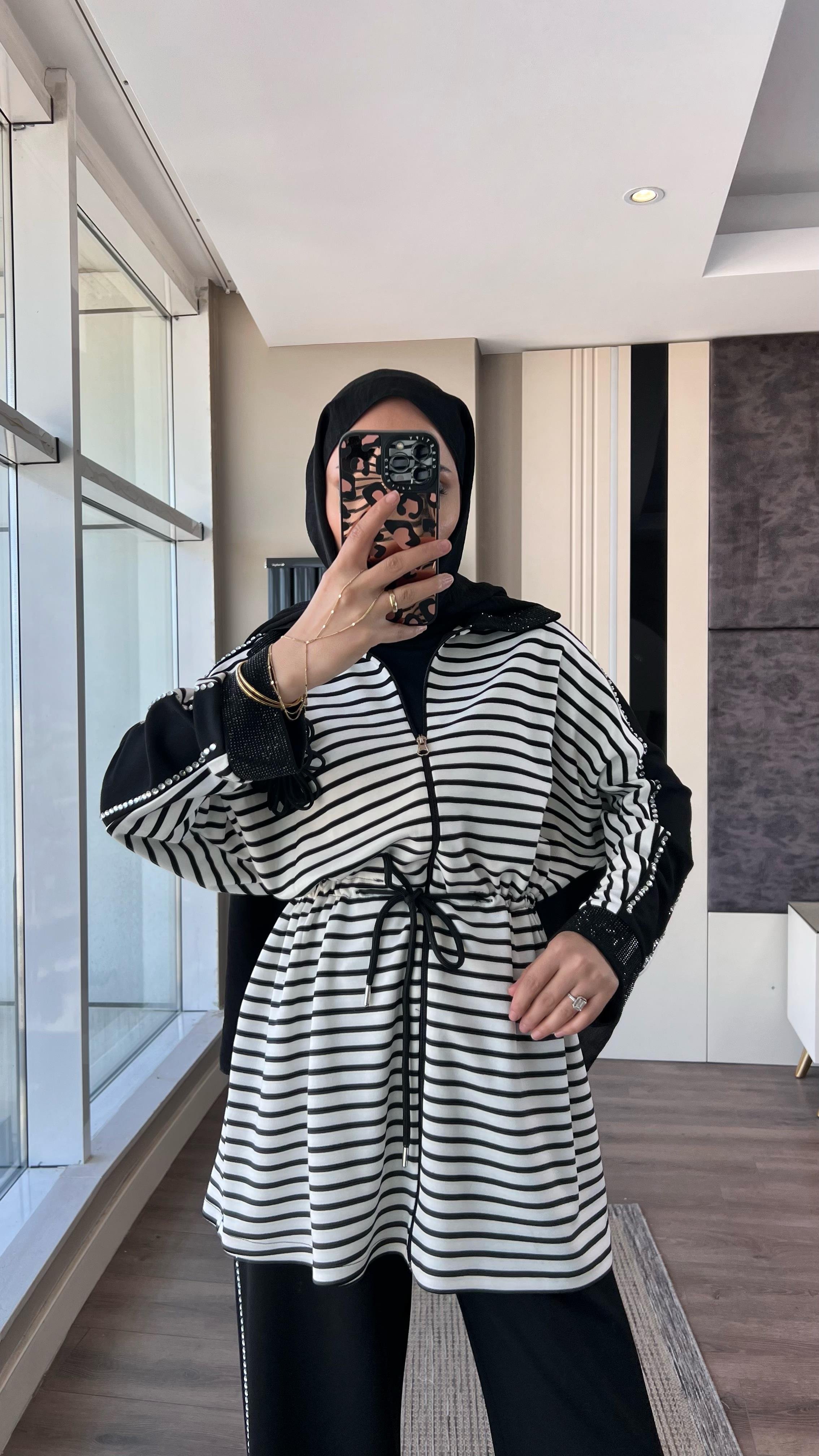 Çizgili Taşlı Oysho TakımDubaiShowroomTAKIM72054