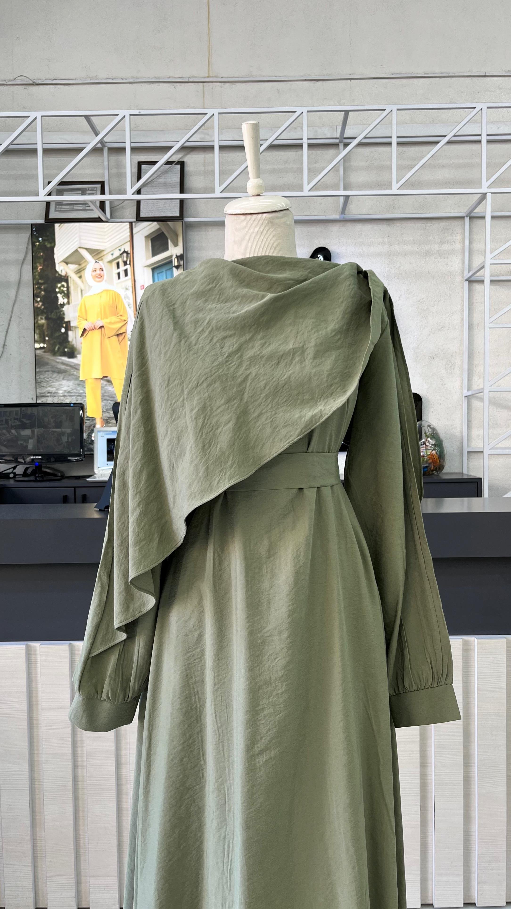 Şal yaka elbise YeşilDubaiShowroomELBİSELER010800