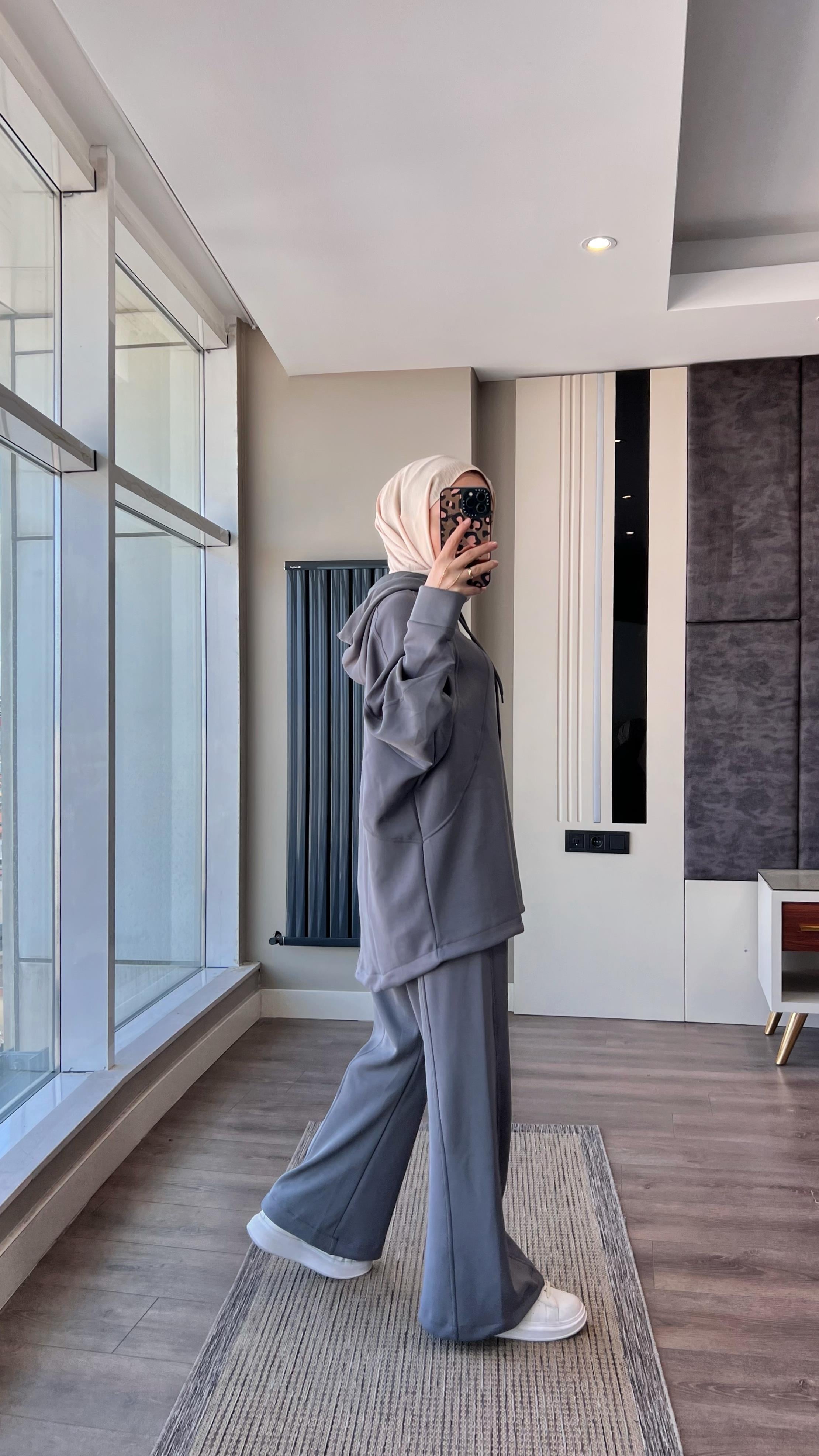 Modal Skuba Takım GriDubaiShowroomTAKIM02267