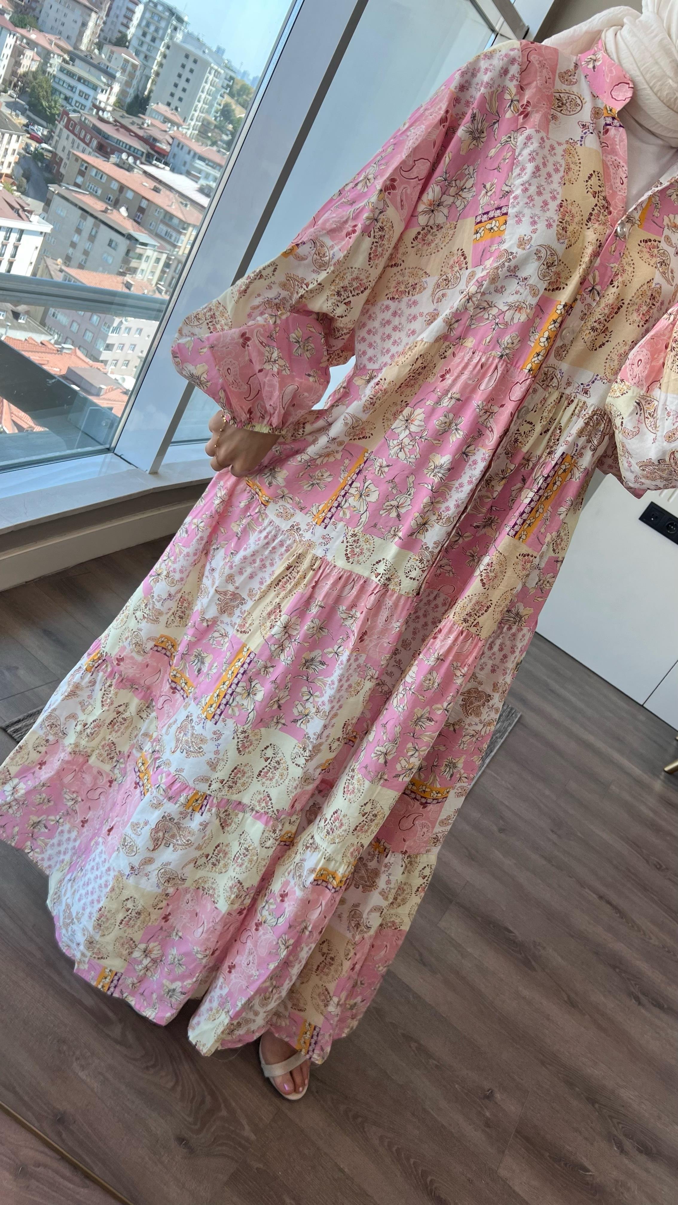 Yarım Patlı Desenli Elbise Pembe Çiçekli DubaiShowroomELBİSELER01551-PMBE