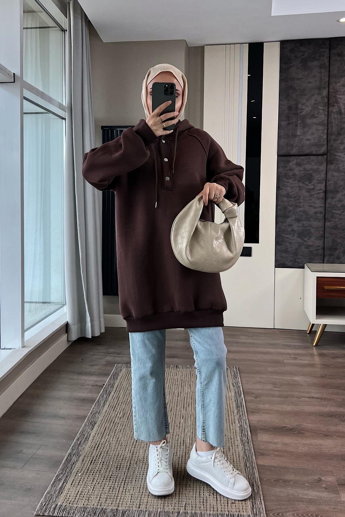 Yakası çıtçıt detaylı sweat KahverengiDubaiShowroomÜST GİYİM39372