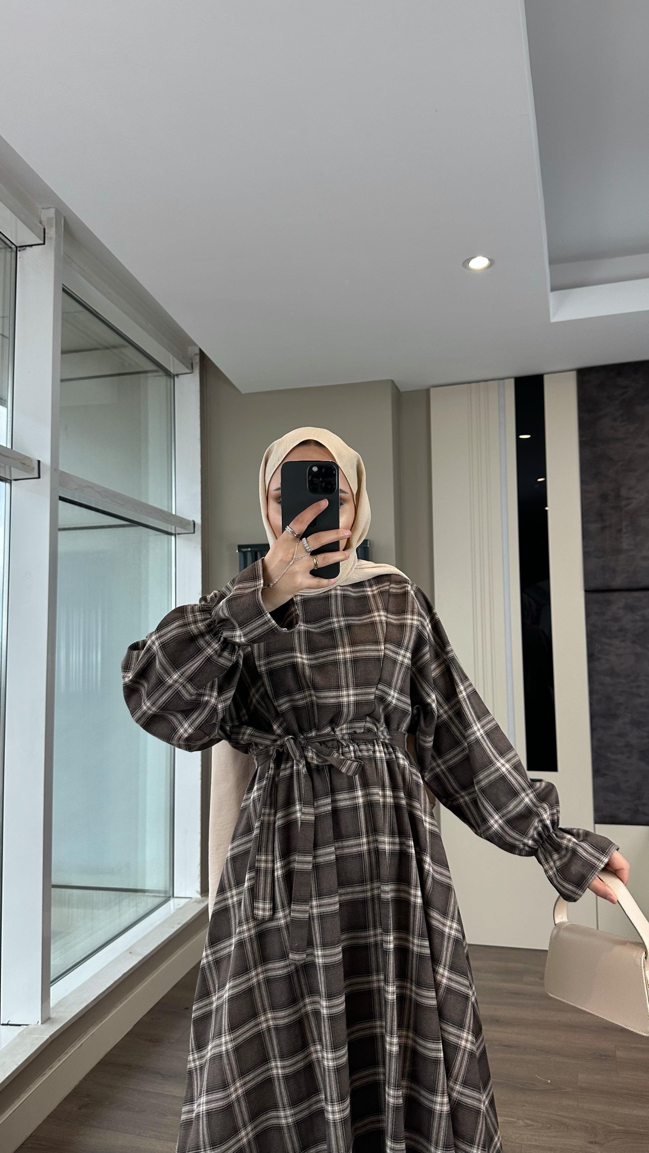 Ekose Desen Elbise KahverengiDubaiShowroomELBİSELER01180