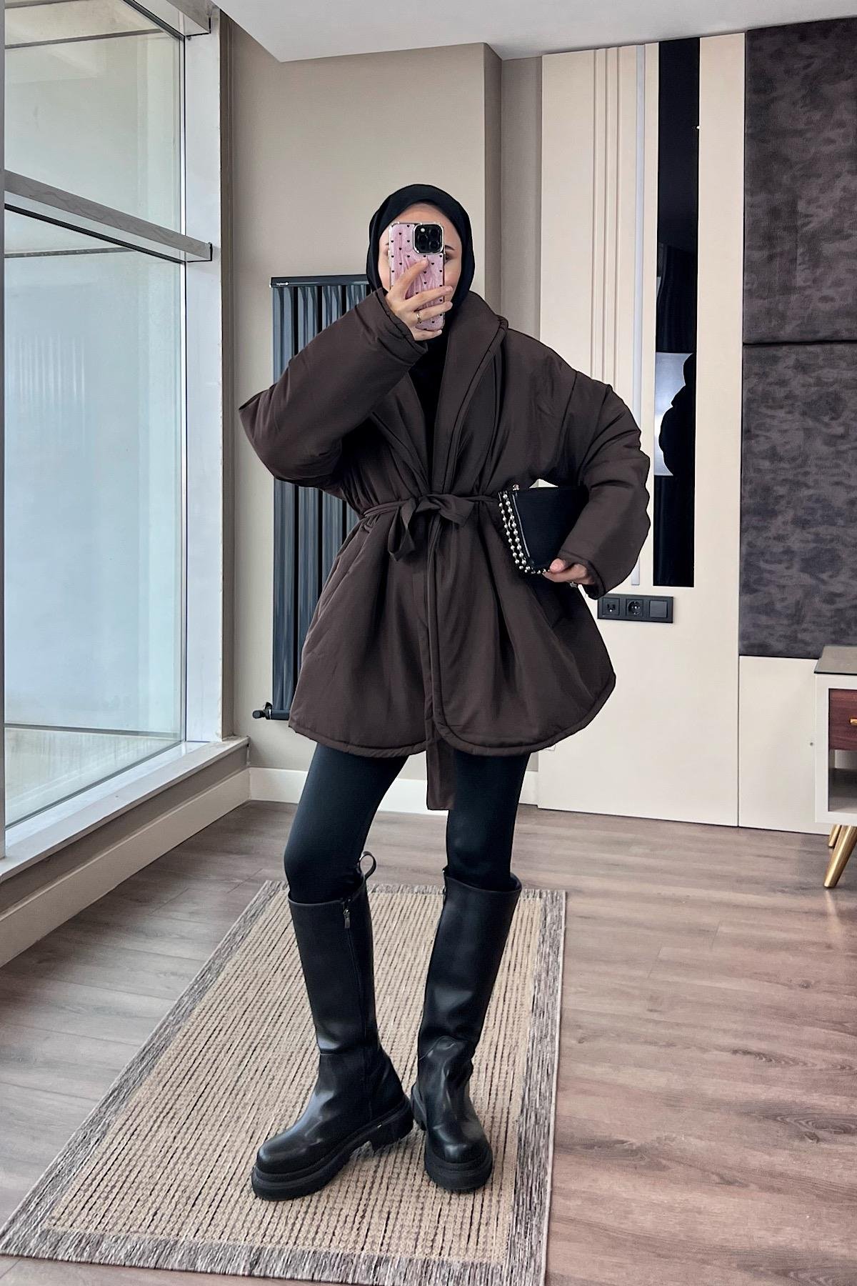 Düz Kuşaklı Şişme Mont Kahverengi DubaiShowroomDIŞ GİYİM05912