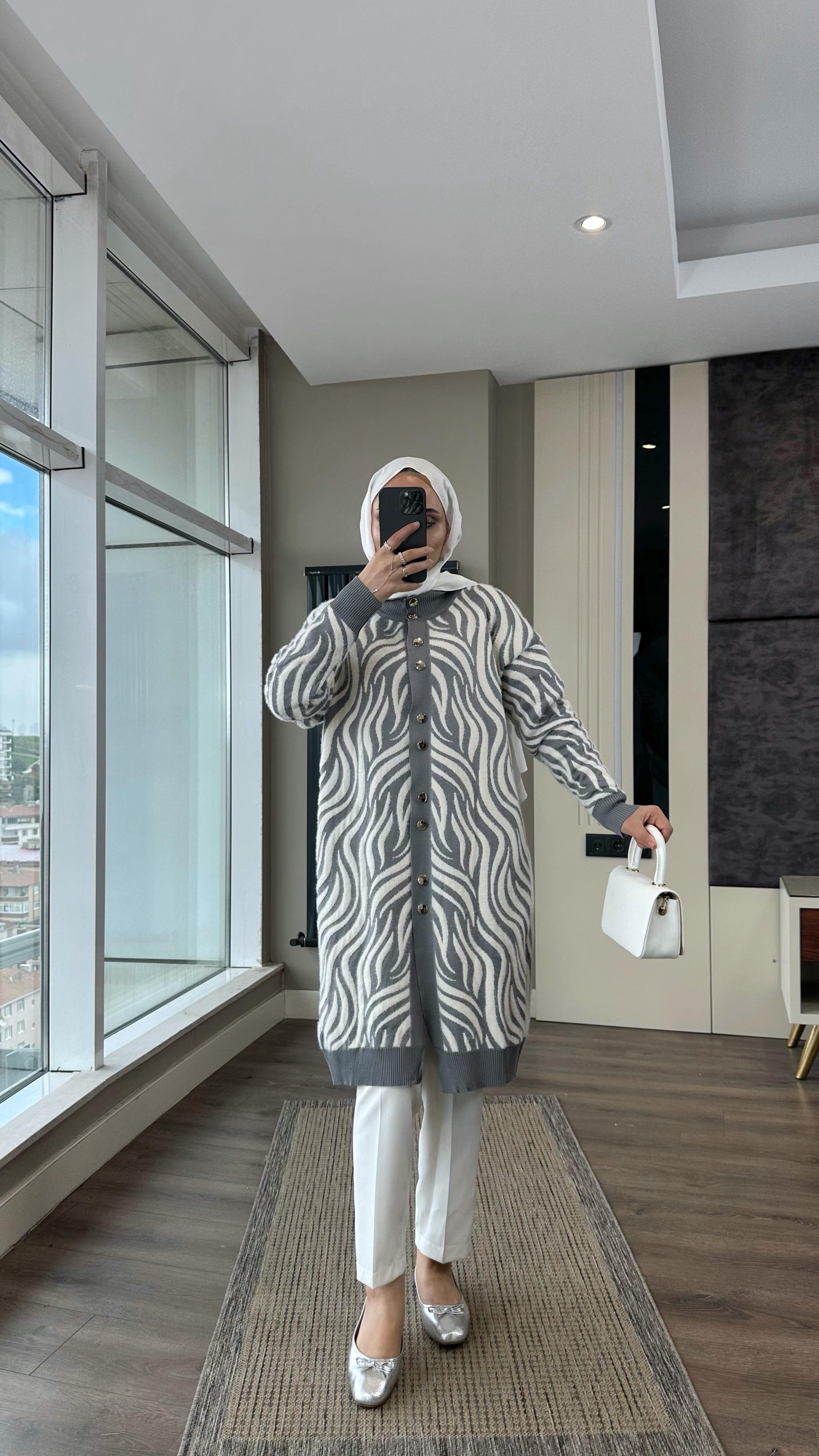 Zebra Desen Yumoş Hırka GriDubaiShowroomDIŞ GİYİM08581