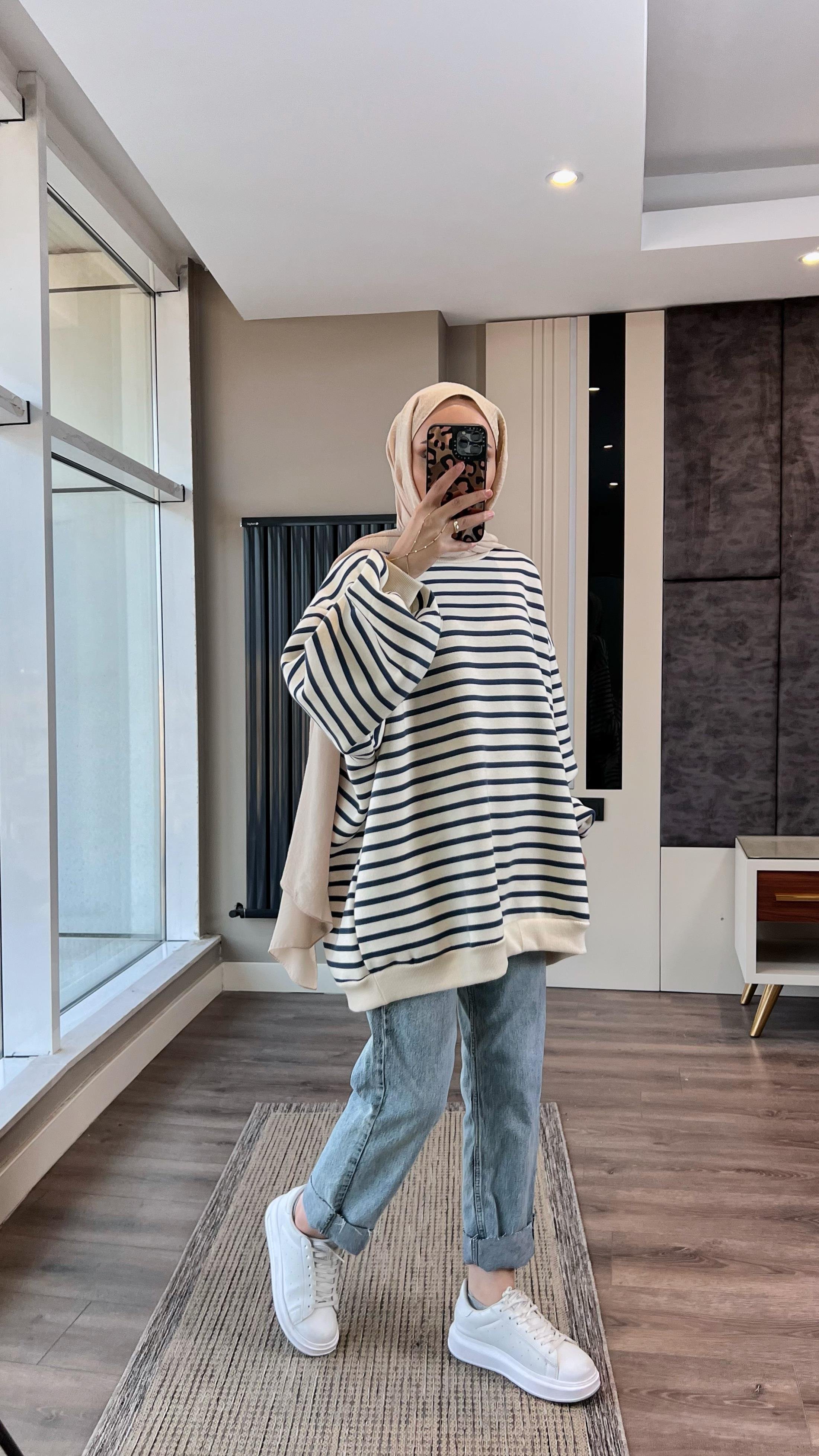 Çizgili Üç İplik Kumaş Sweat MaviDubaiShowroomSWEAT30891