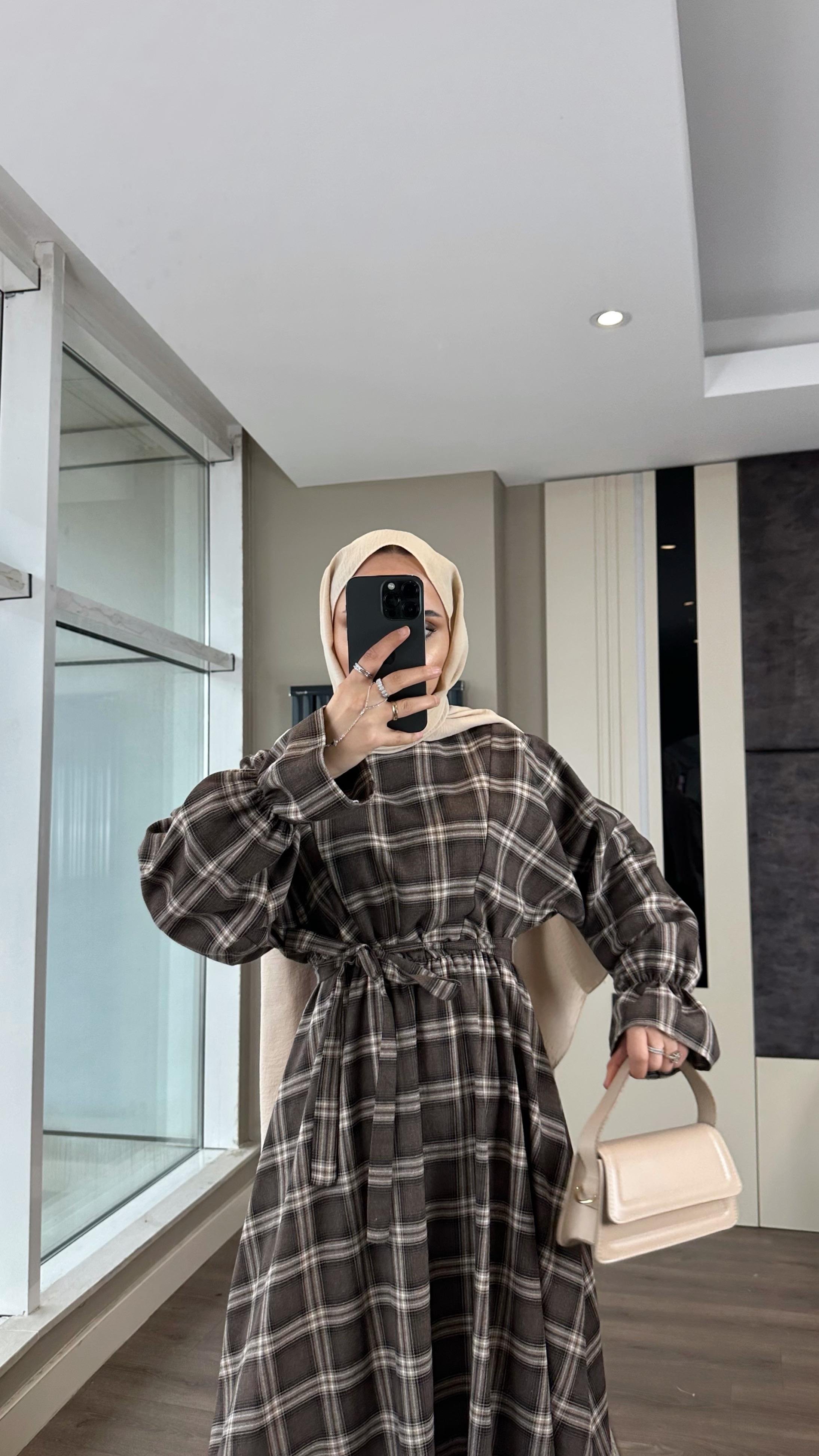 Ekose Desen Elbise KahverengiDubaiShowroomELBİSELER01180