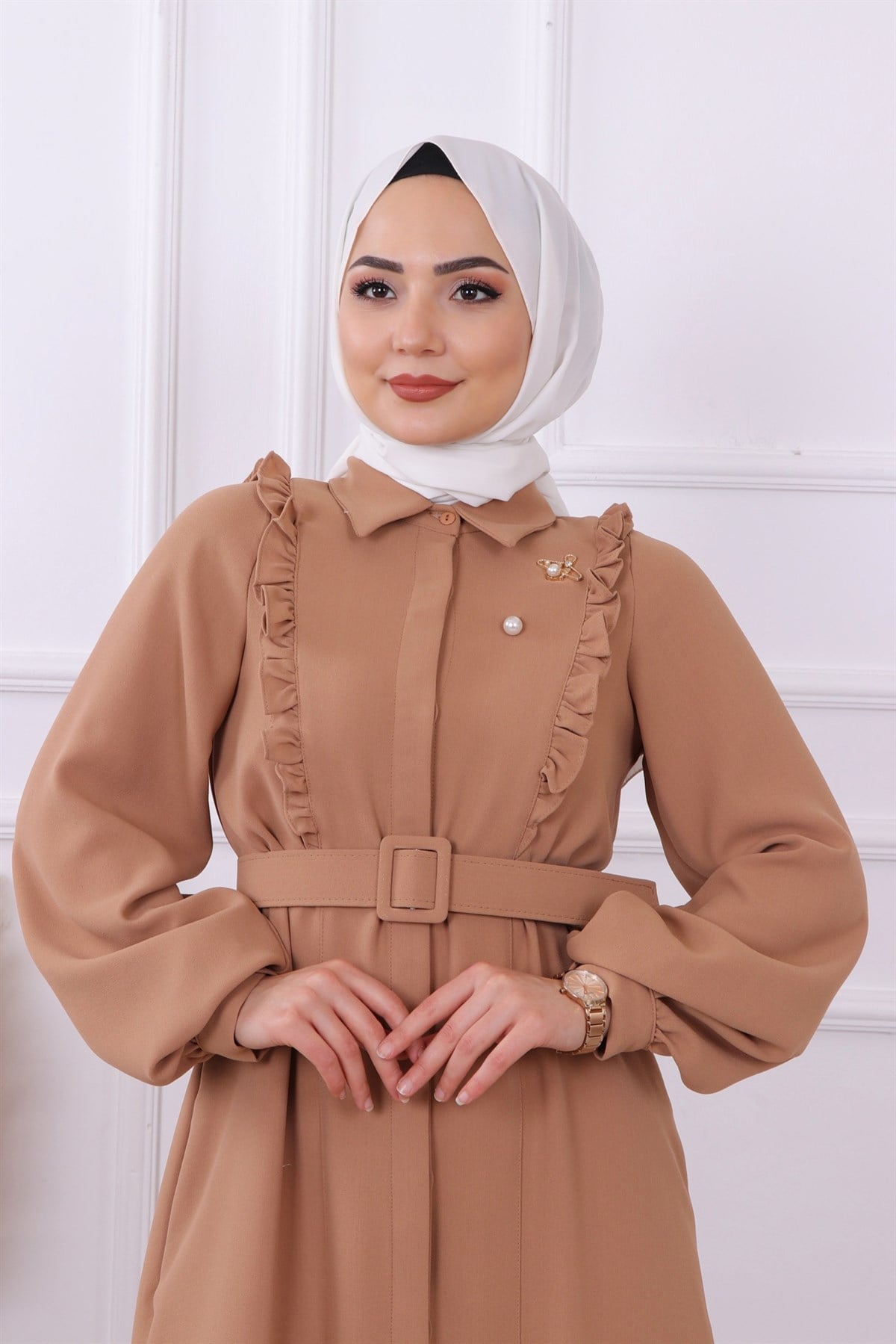 Bronşlu elbise camel