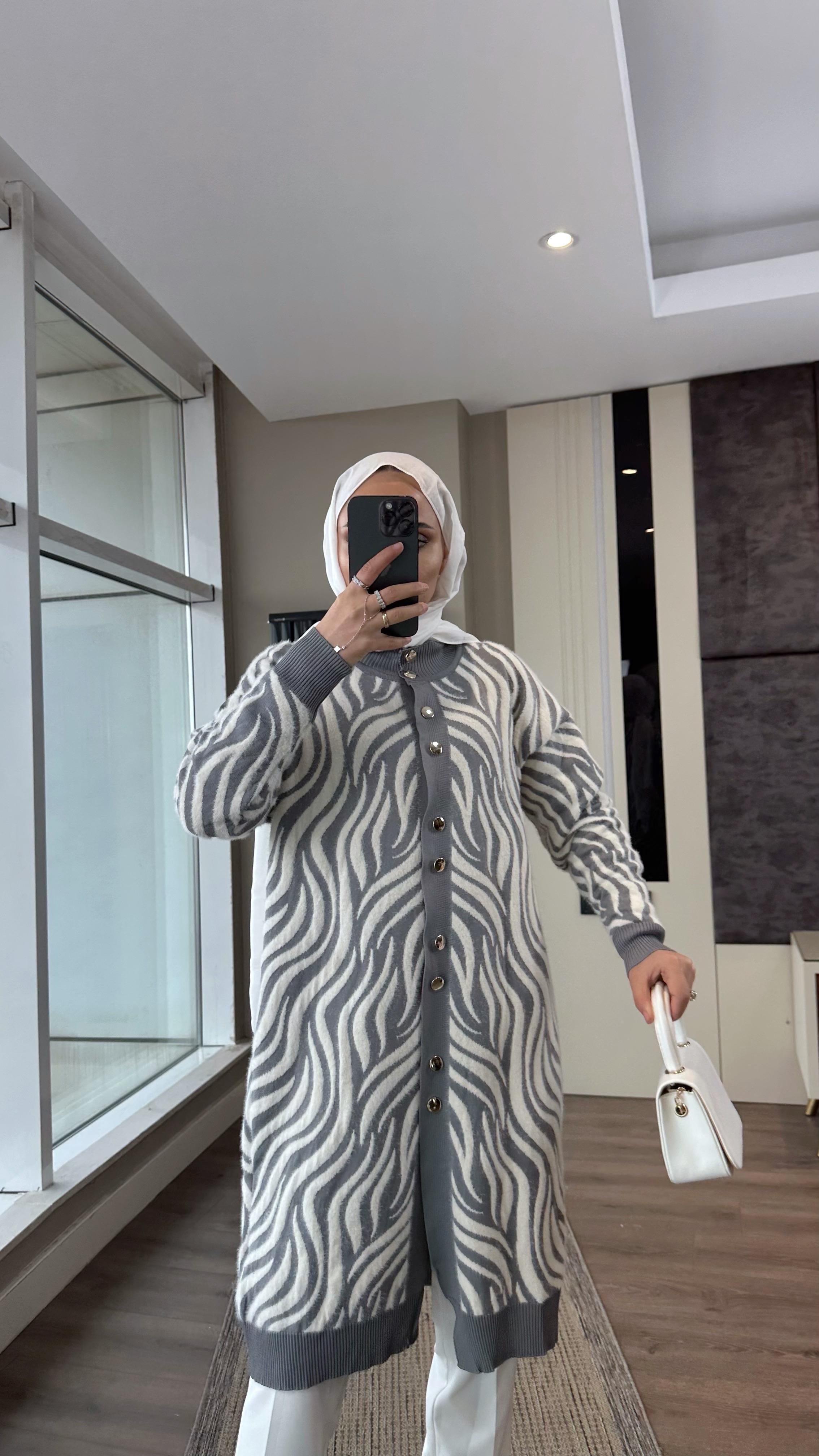 Zebra Desen Yumoş Hırka GriDubaiShowroomDIŞ GİYİM08581