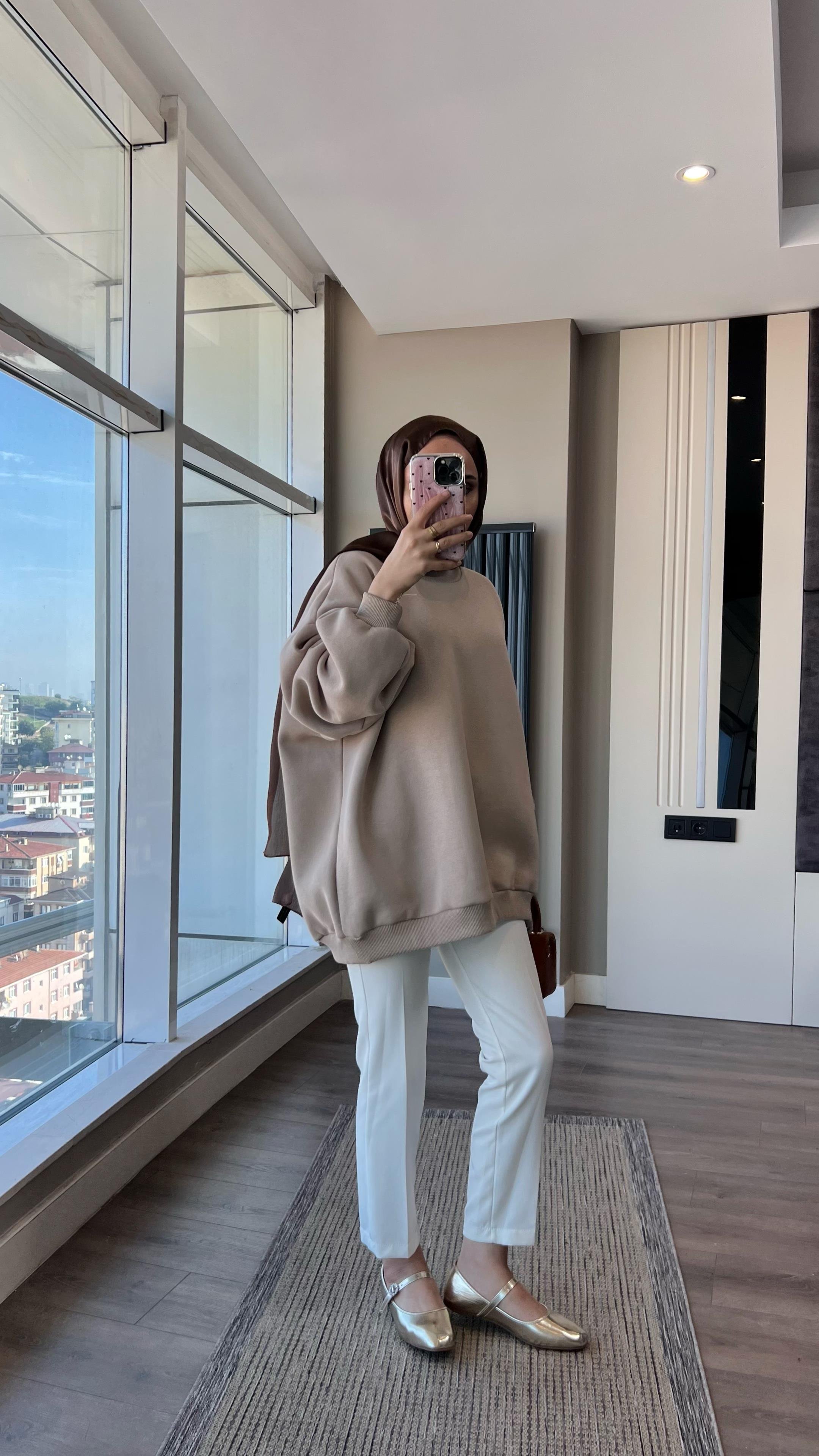 Üç İplik Kumaş Sweat BejDubaiShowroomSWEAT30890SBJ