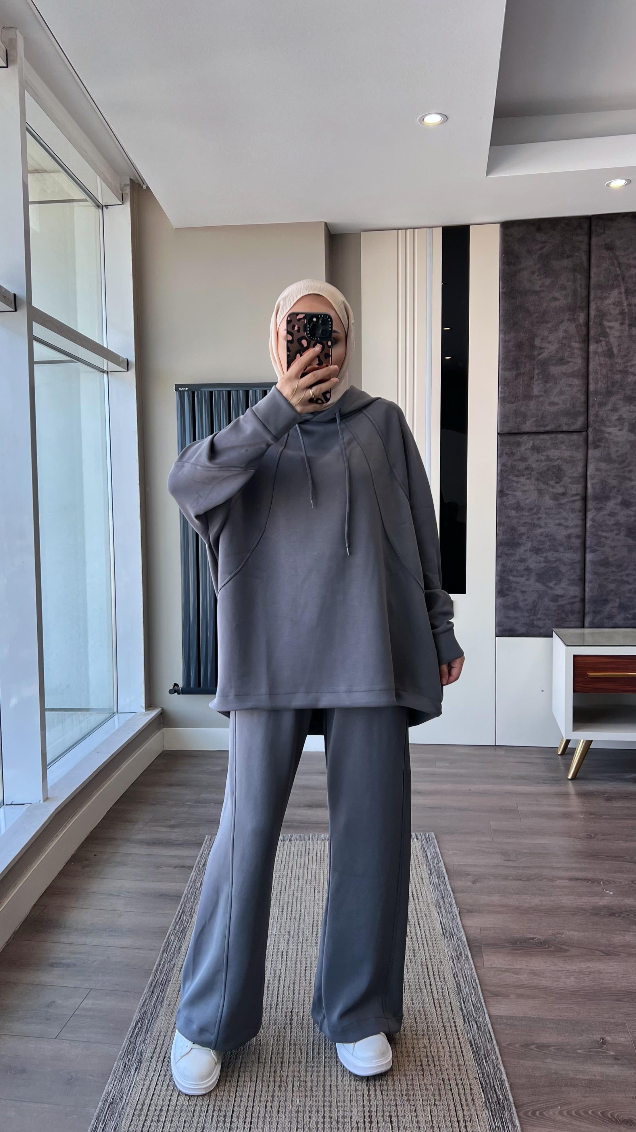 Modal Skuba Takım GriDubaiShowroomTAKIM02267