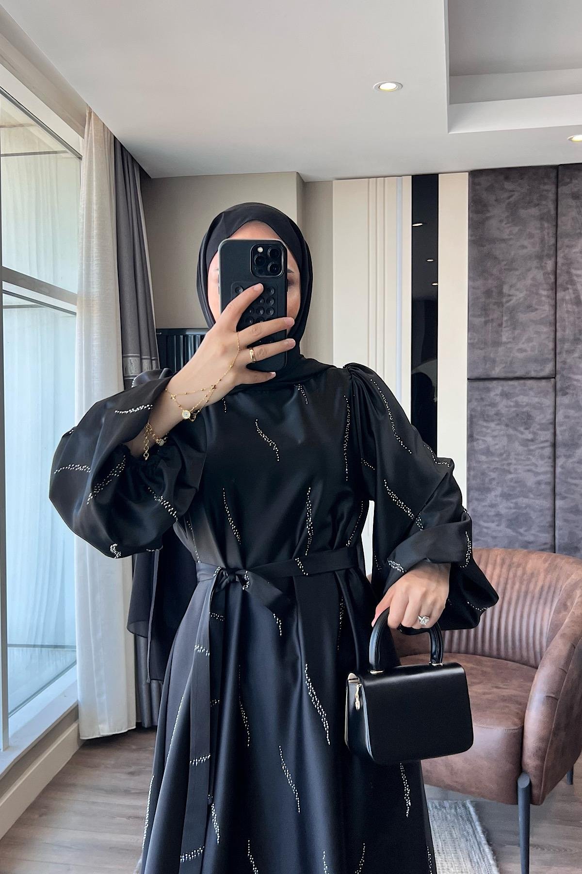 Üzeri Taş Detay Saten Elbise SiyahDubaiShowroomELBİSELER01146