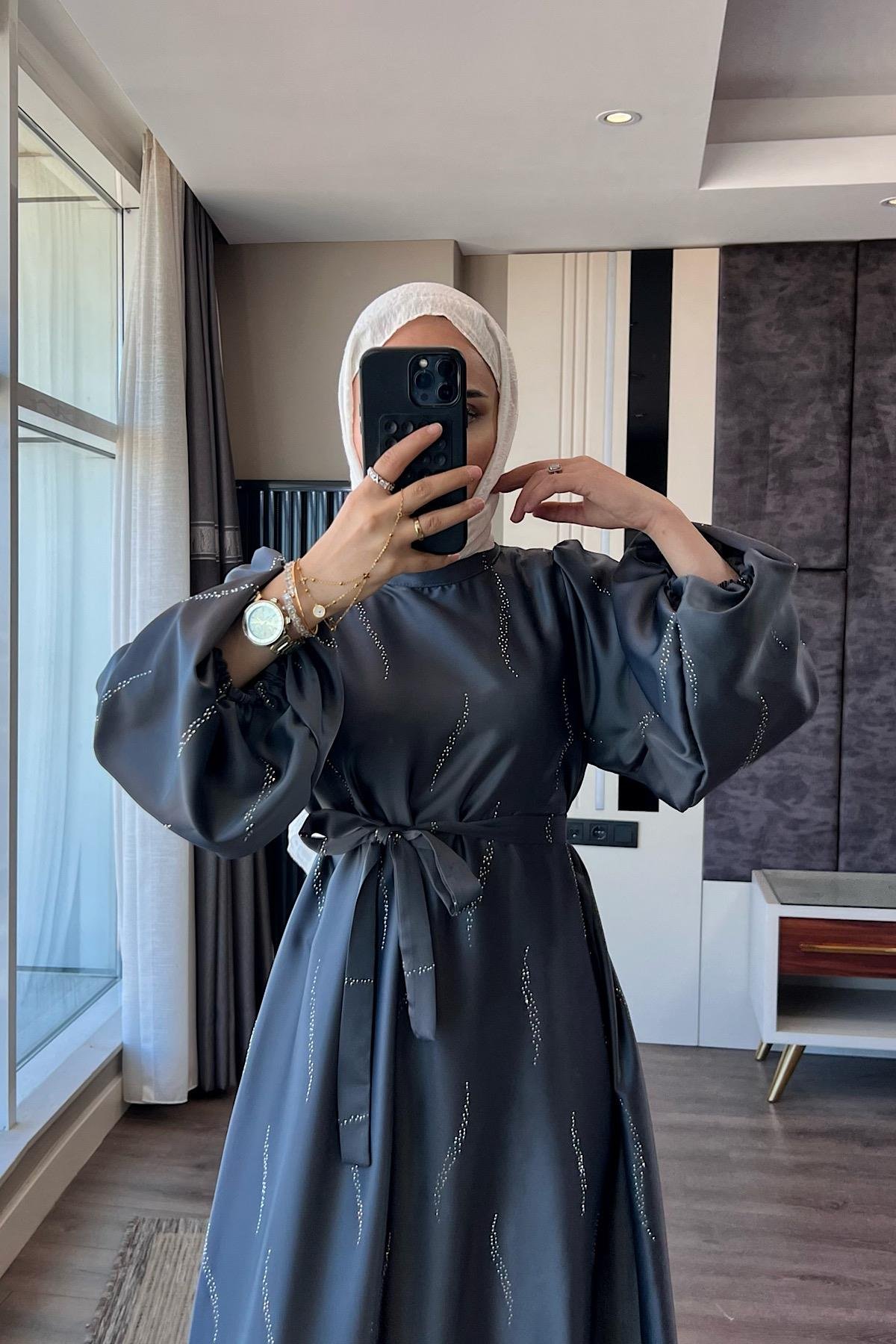 Üzeri Taş Detay Saten Elbise GriDubaiShowroomELBİSELER01146-GRİ