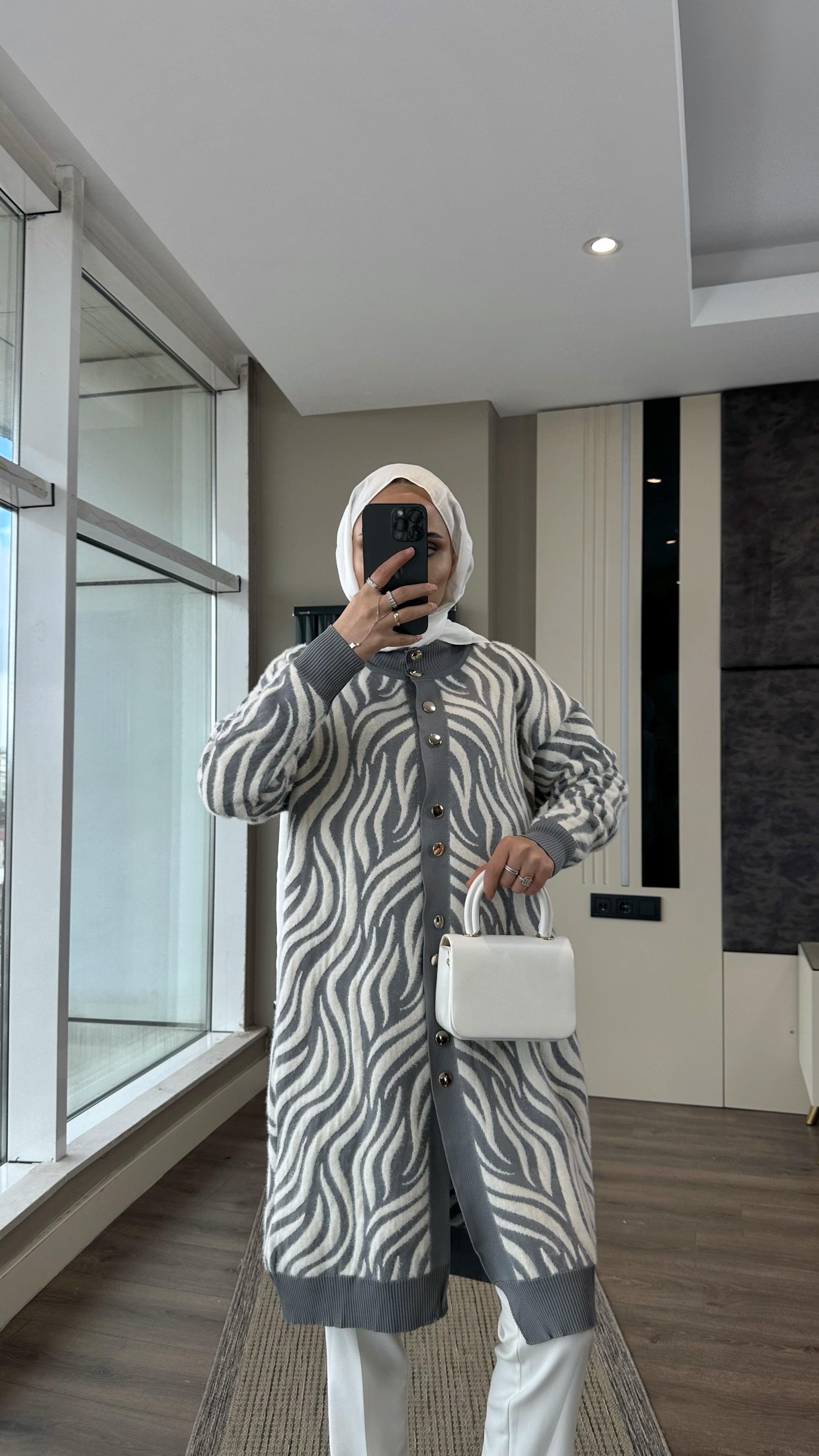 Zebra Desen Yumoş Hırka GriDubaiShowroomDIŞ GİYİM08581