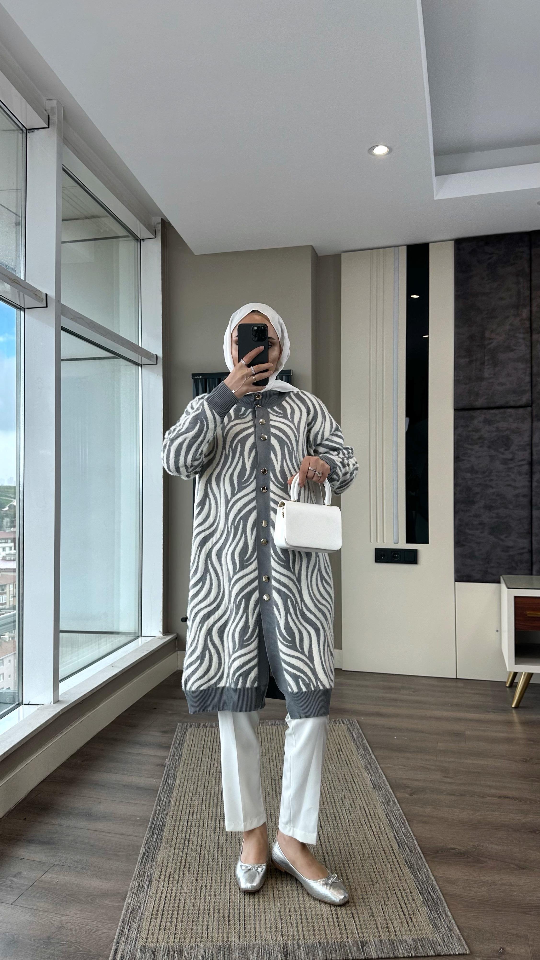 Zebra Desen Yumoş Hırka GriDubaiShowroomDIŞ GİYİM08581