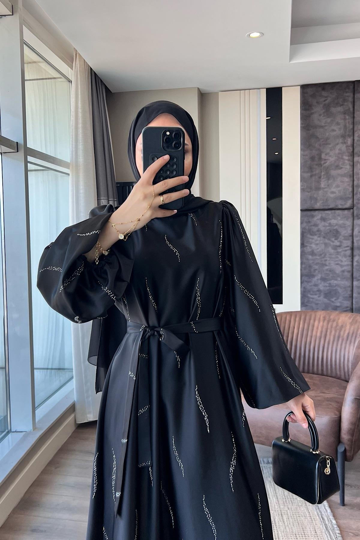 Üzeri Taş Detay Saten Elbise SiyahDubaiShowroomELBİSELER01146