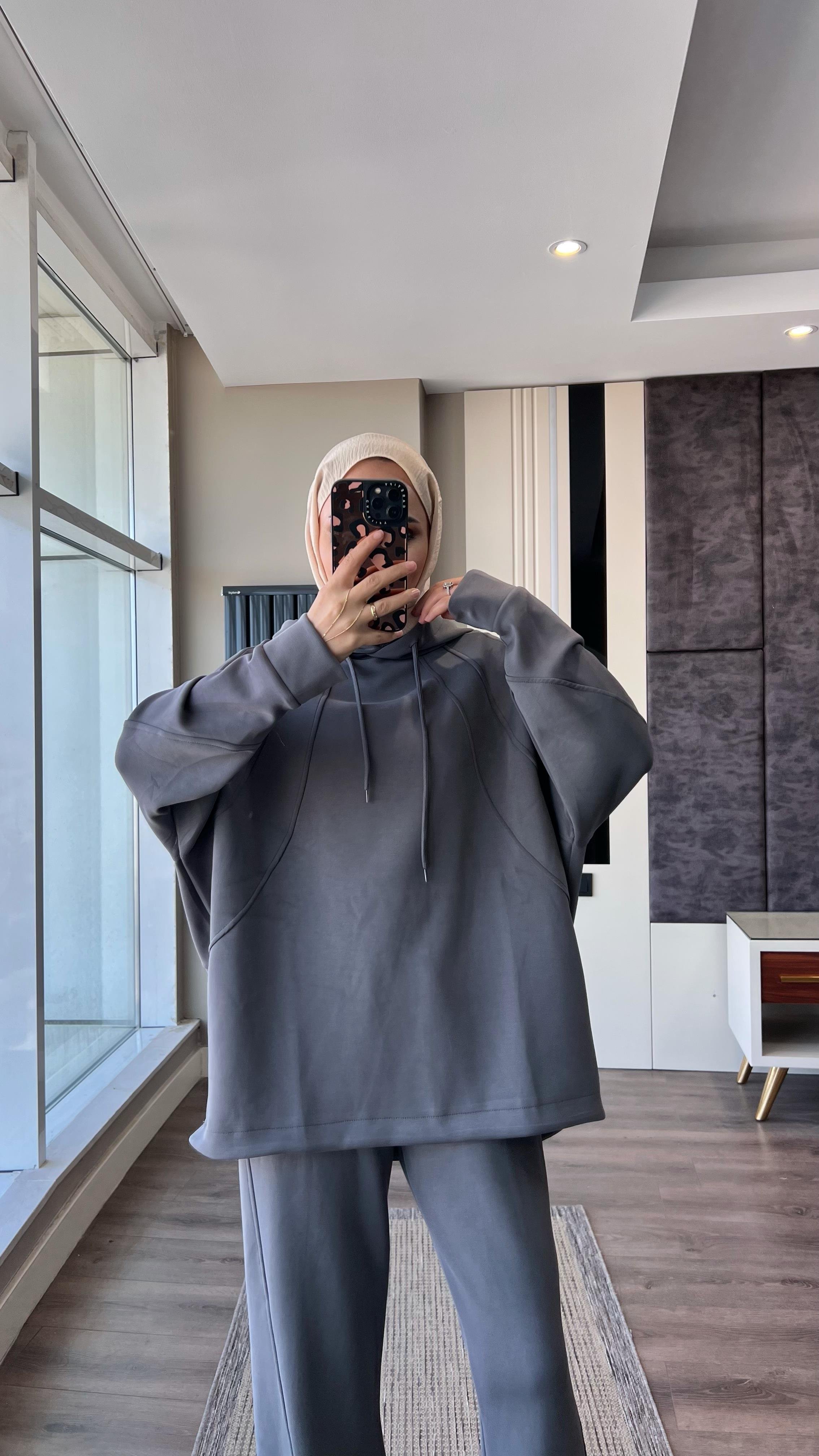 Modal Skuba Takım GriDubaiShowroomTAKIM02267