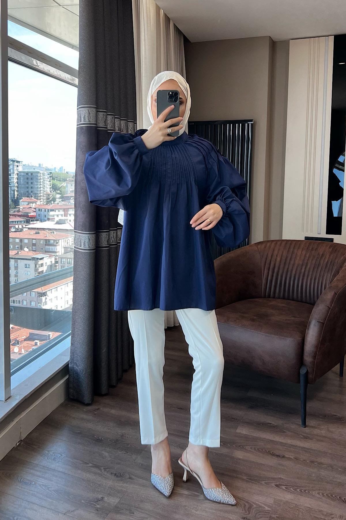 Gül Broşlu Gömlek lacivert 