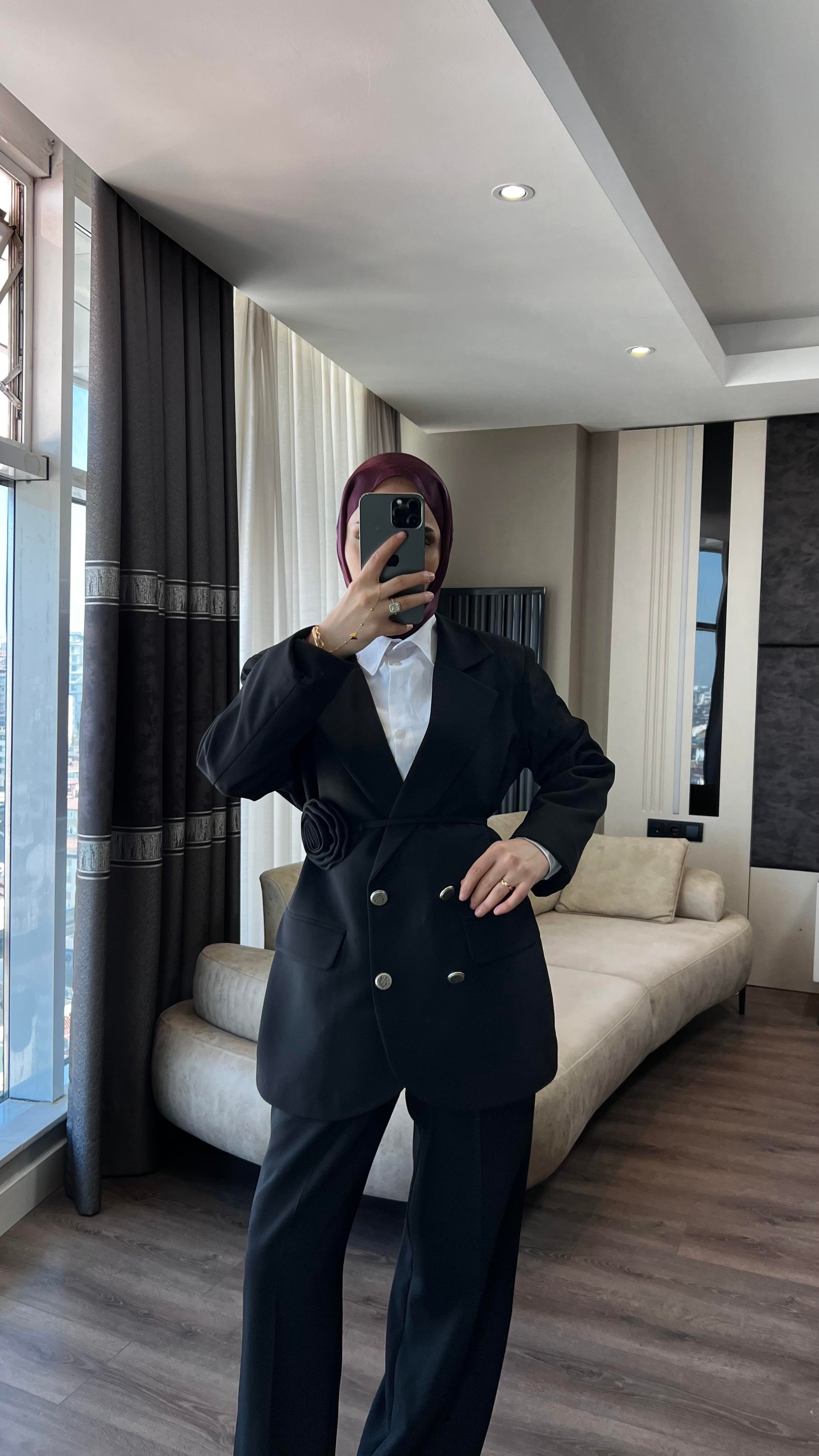 Kuşağı Gül detaylı takım Siyah