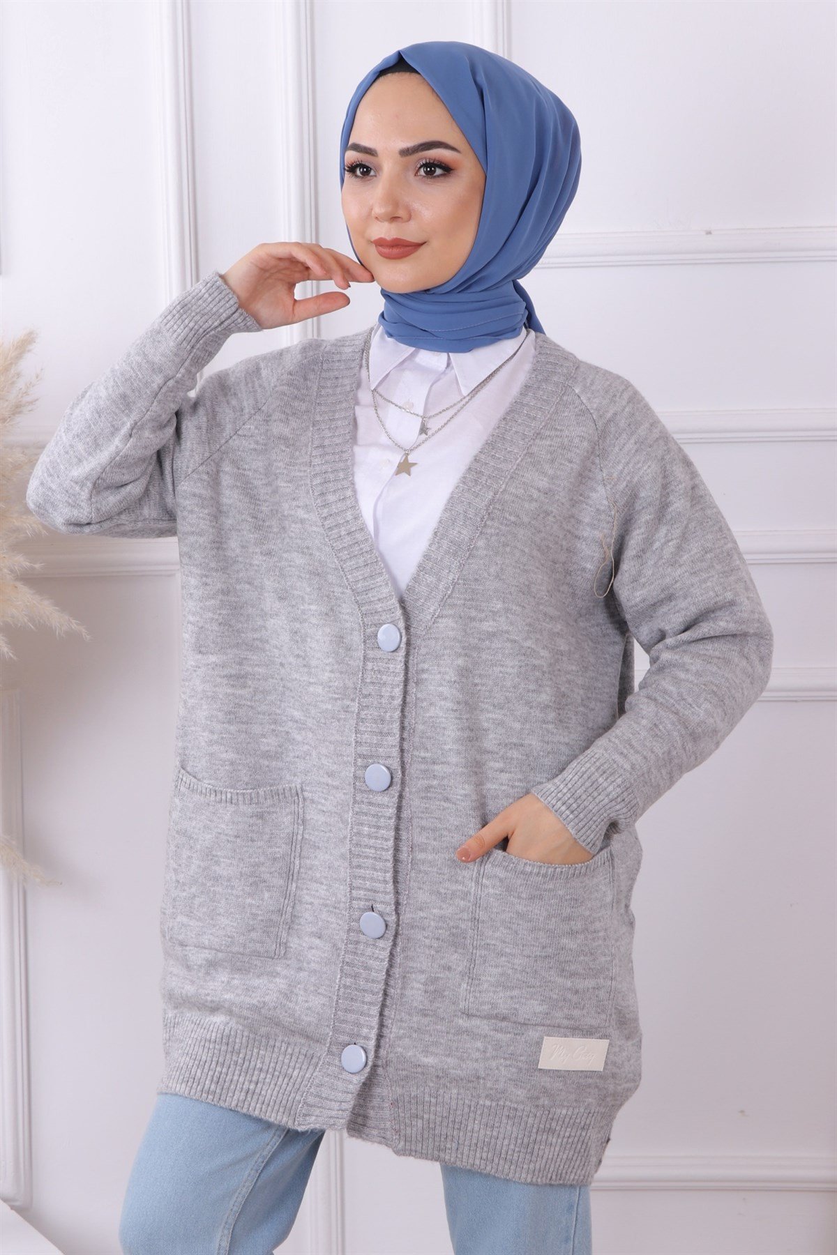 ÖNDEN DÜĞMELİ CEPLİ HIRKA GRİ